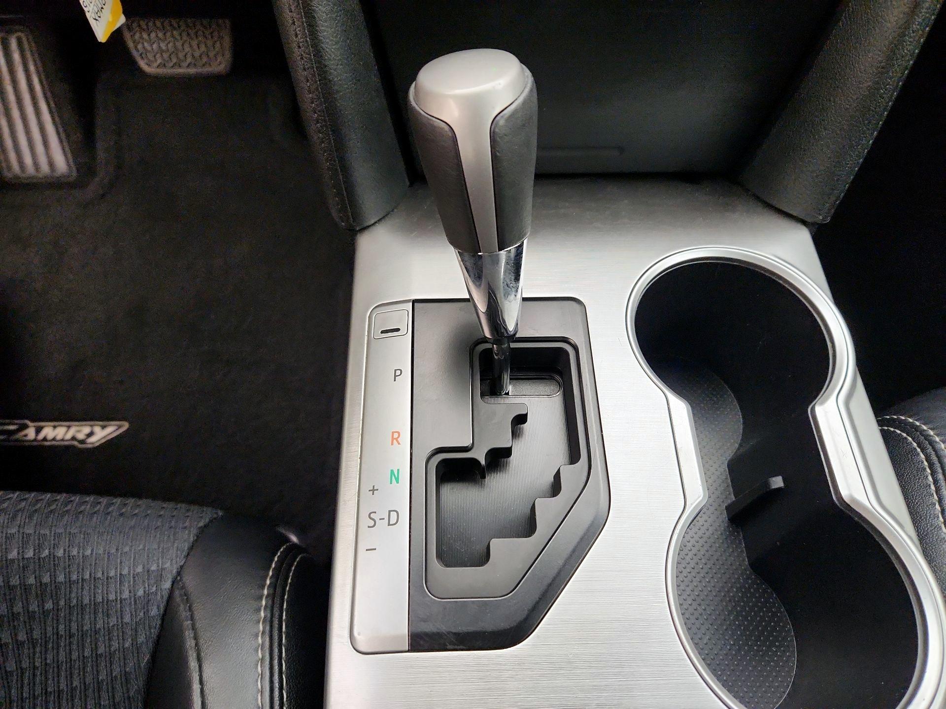 Thumbnail: 2014 Toyota Camry - 17