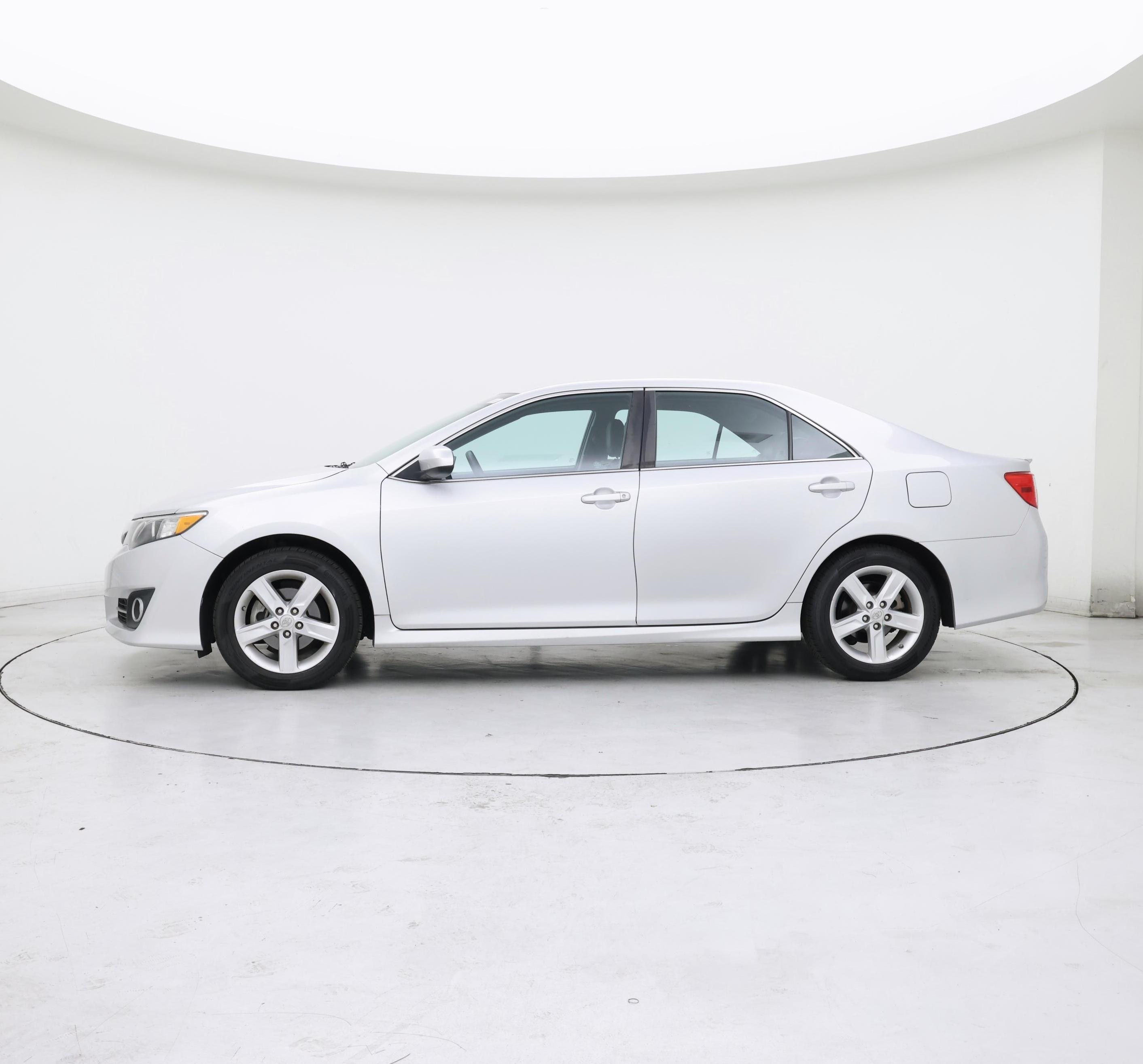 Thumbnail: 2014 Toyota Camry - 3