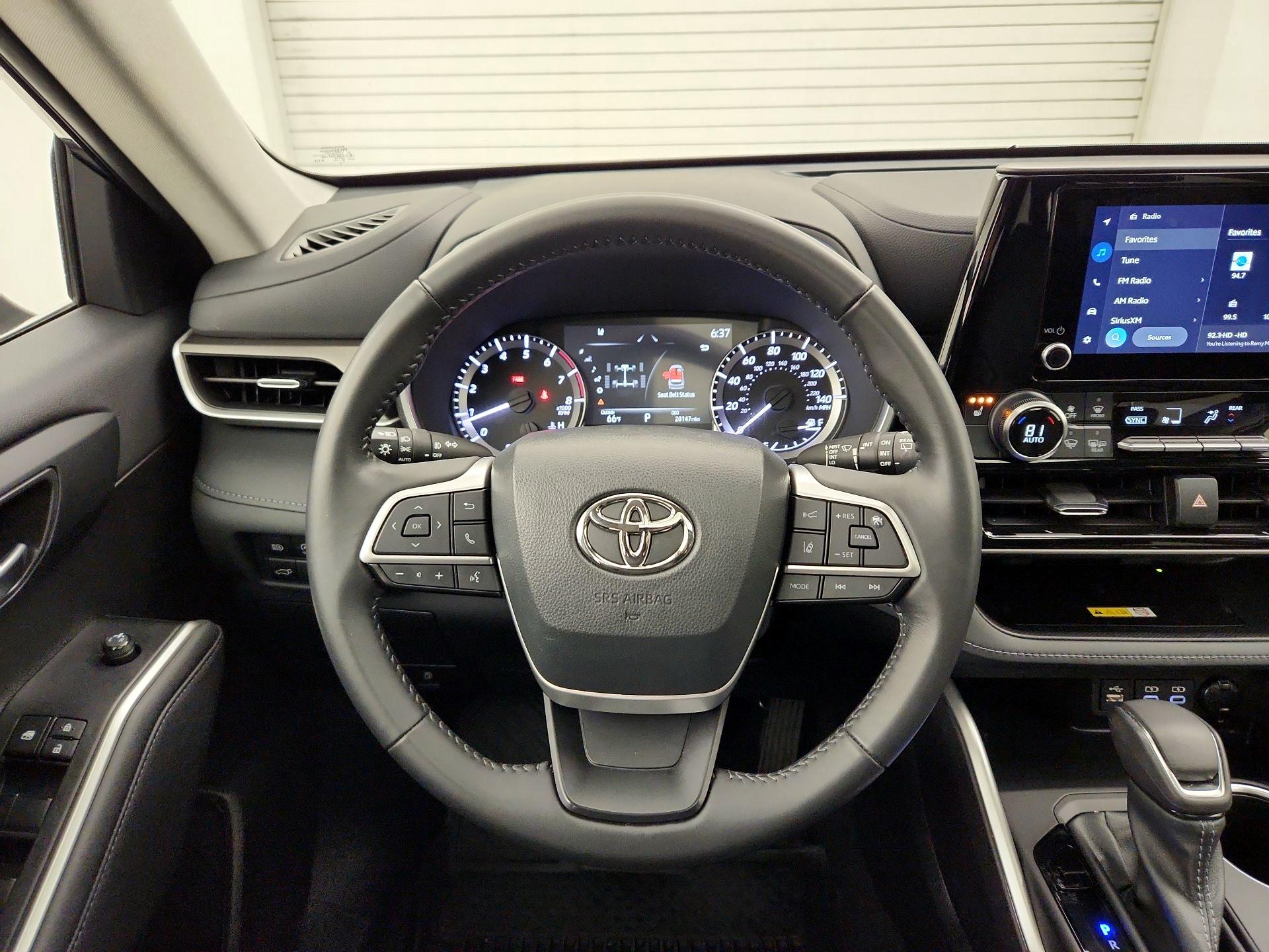 Thumbnail: 2023 Toyota Highlander - 10