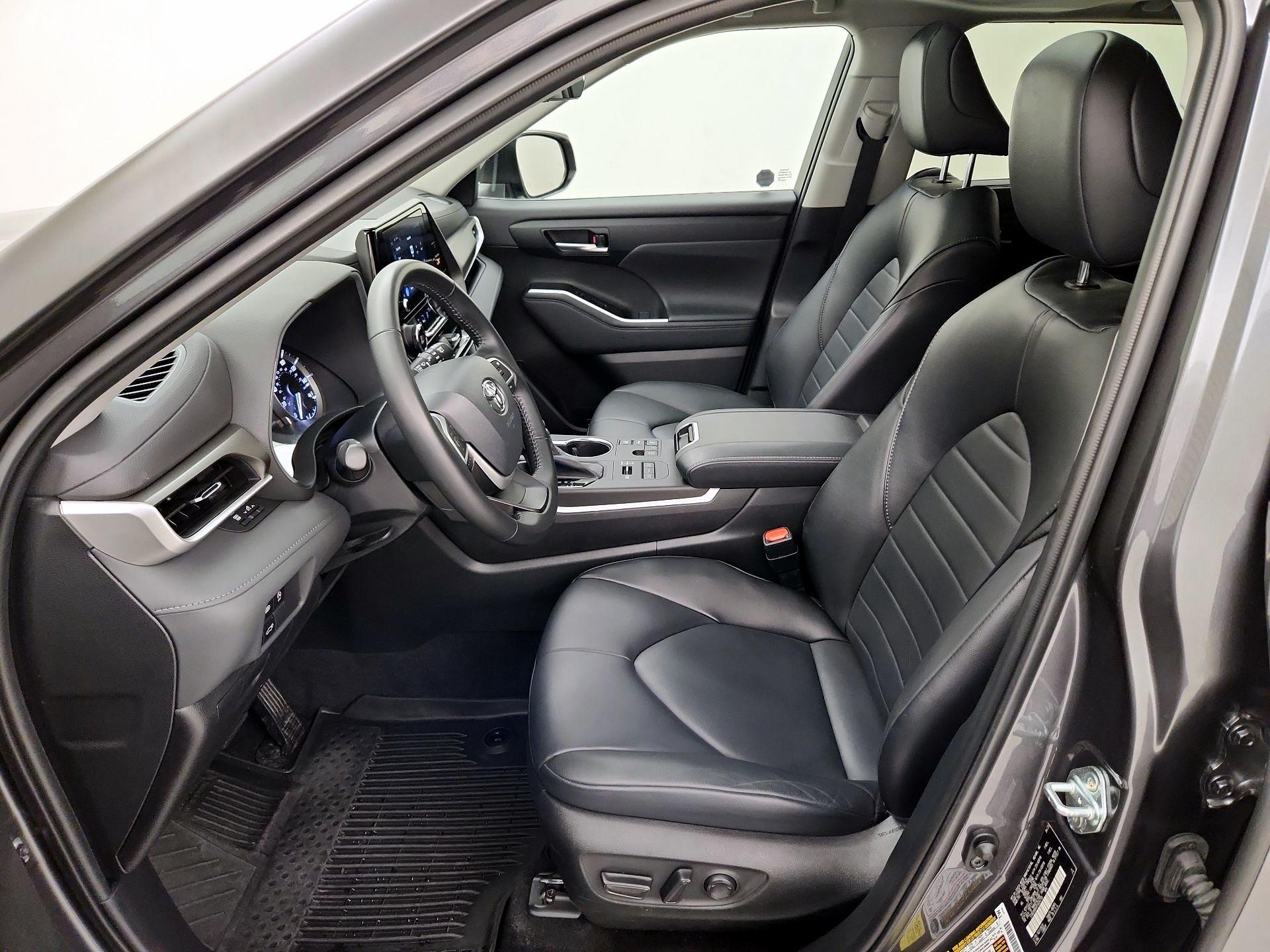 Thumbnail: 2023 Toyota Highlander - 11