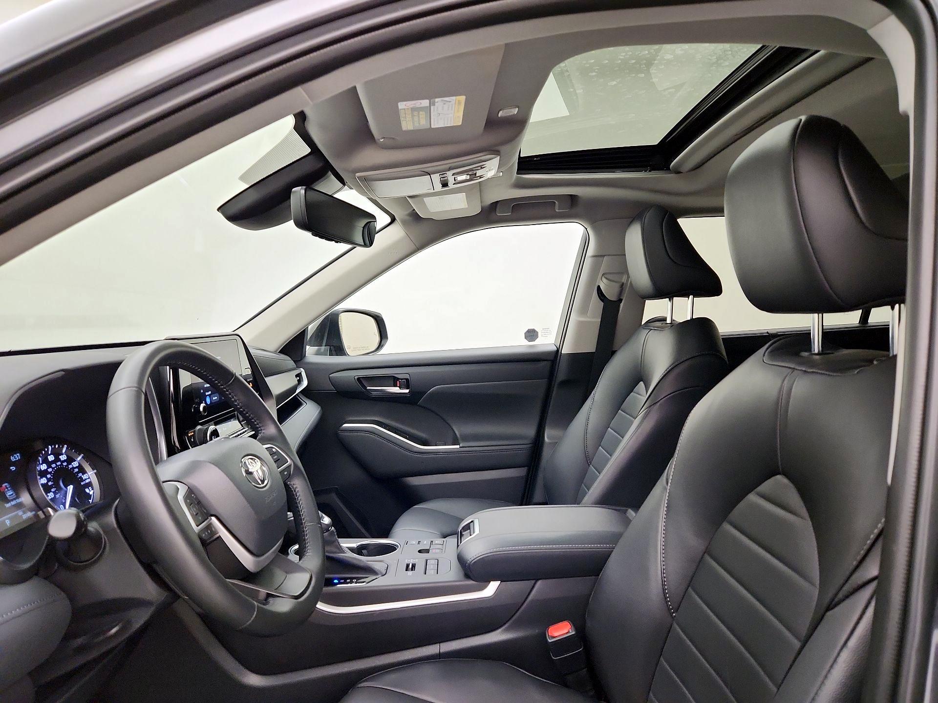 Thumbnail: 2023 Toyota Highlander - 19