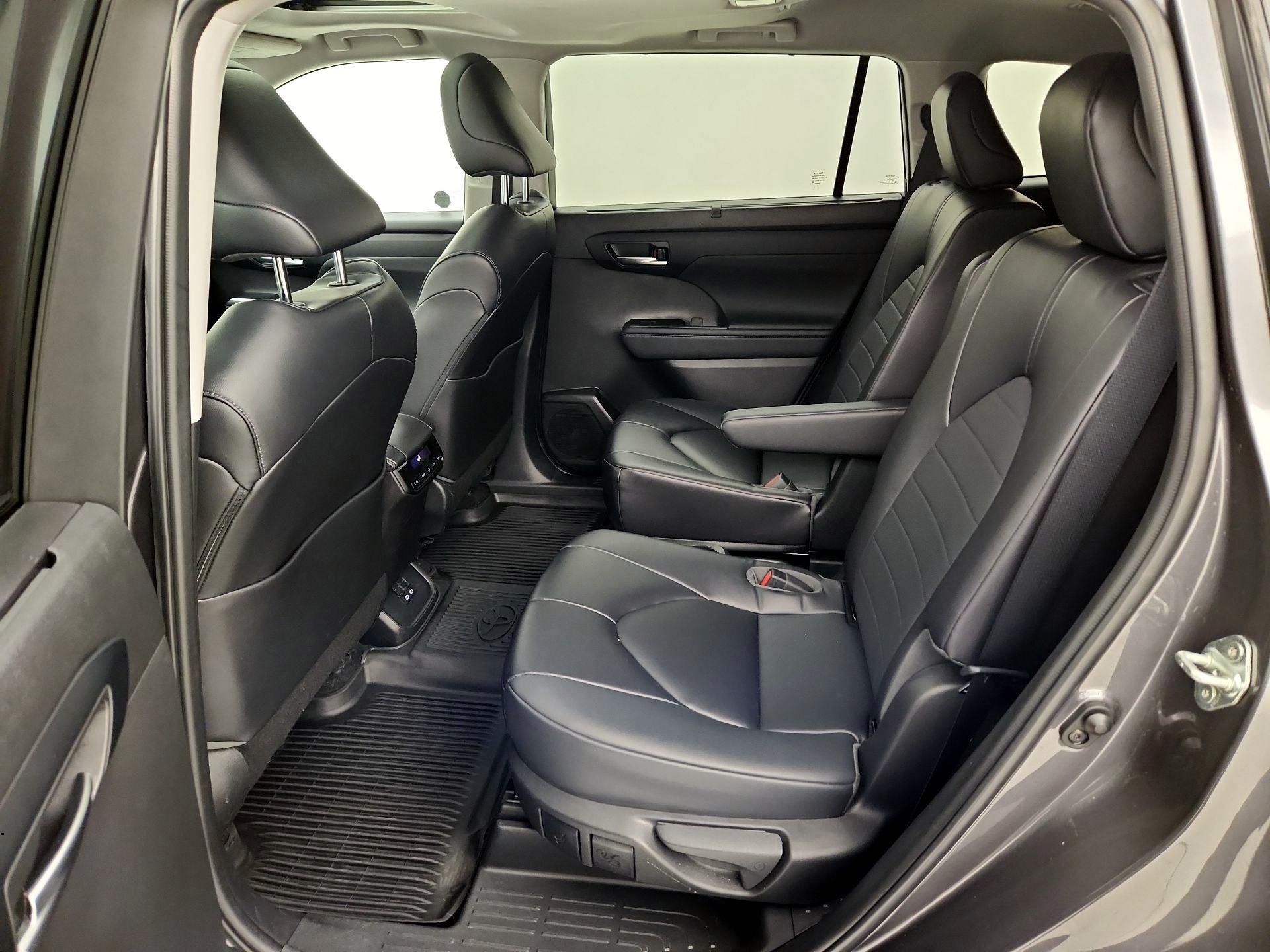 Thumbnail: 2023 Toyota Highlander - 20