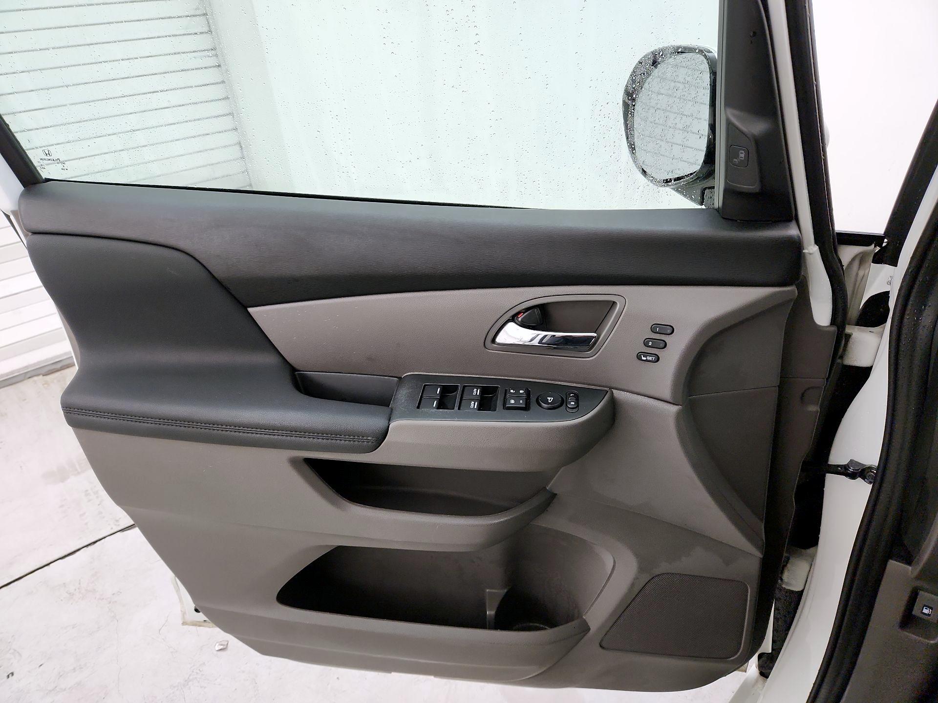 Thumbnail: 2015 Honda Odyssey - 12