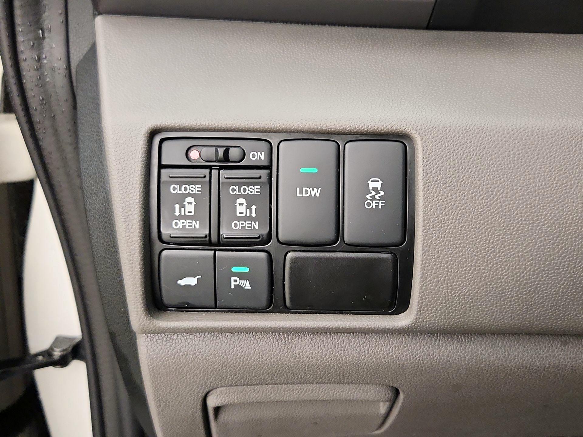 Thumbnail: 2015 Honda Odyssey - 13