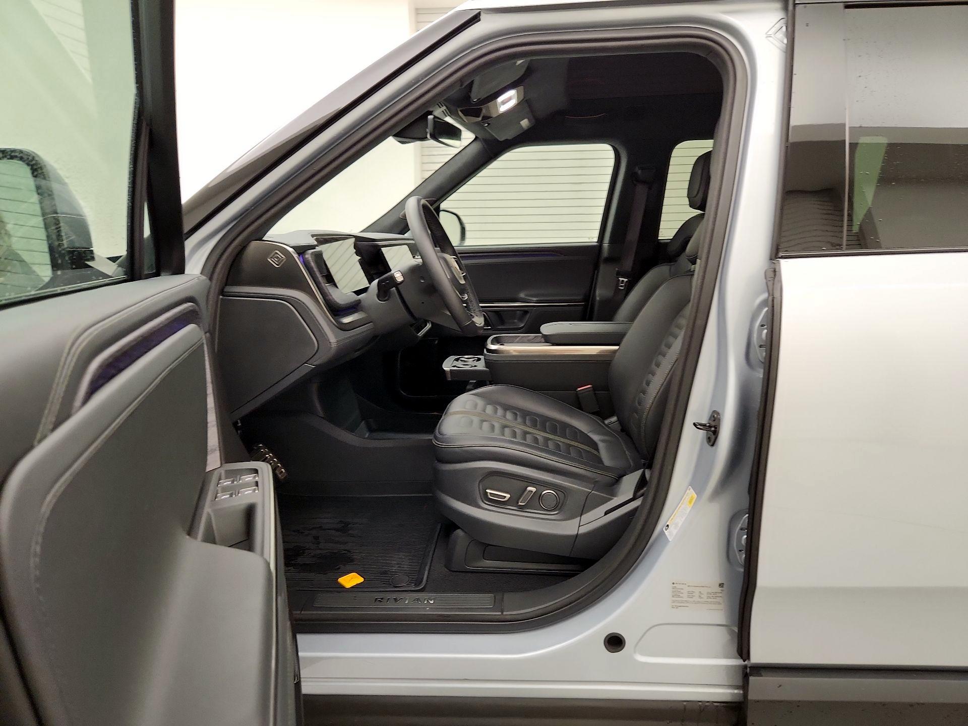 Thumbnail: 2024 Rivian R1S - 11