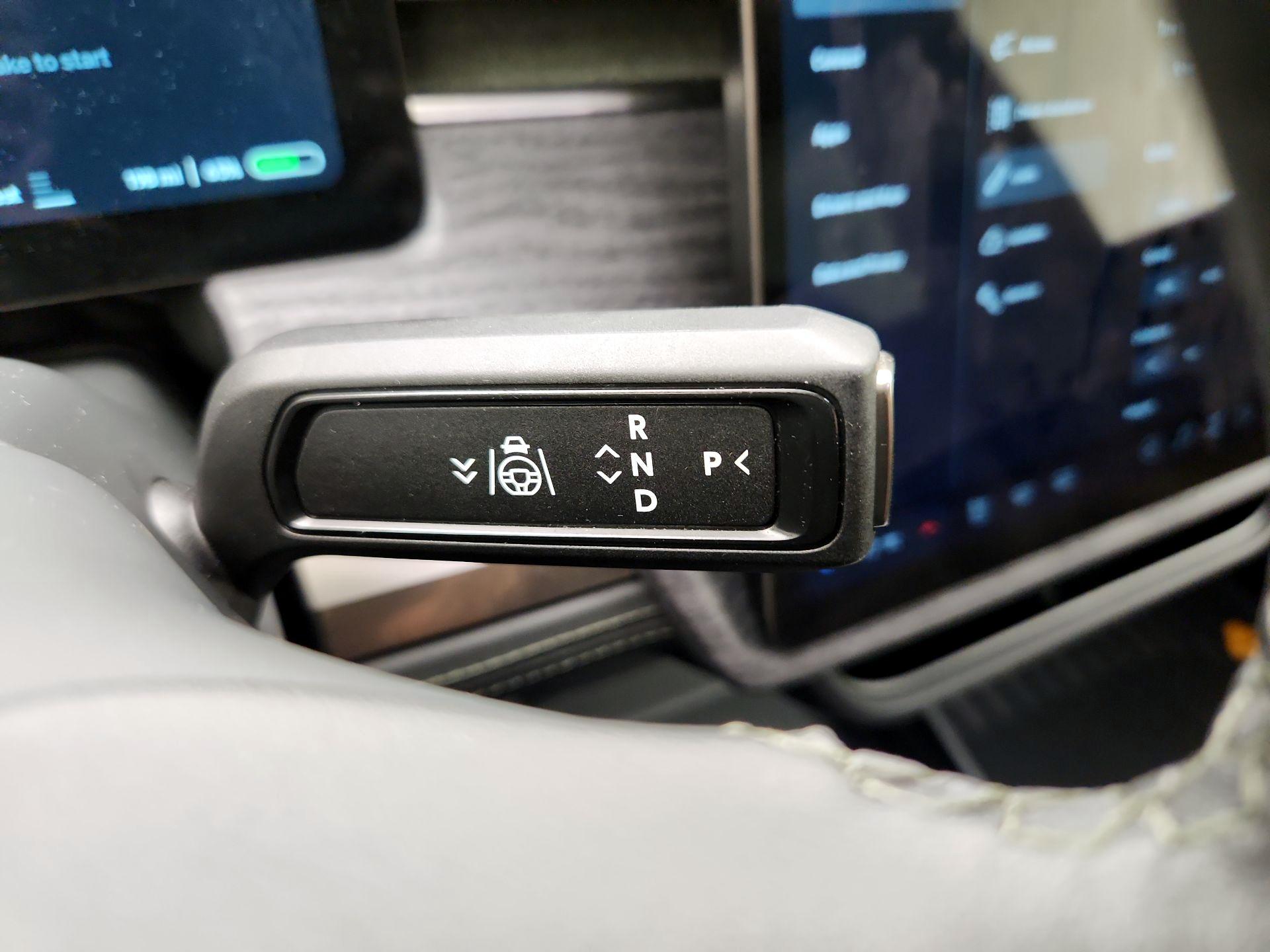 Thumbnail: 2024 Rivian R1S - 17