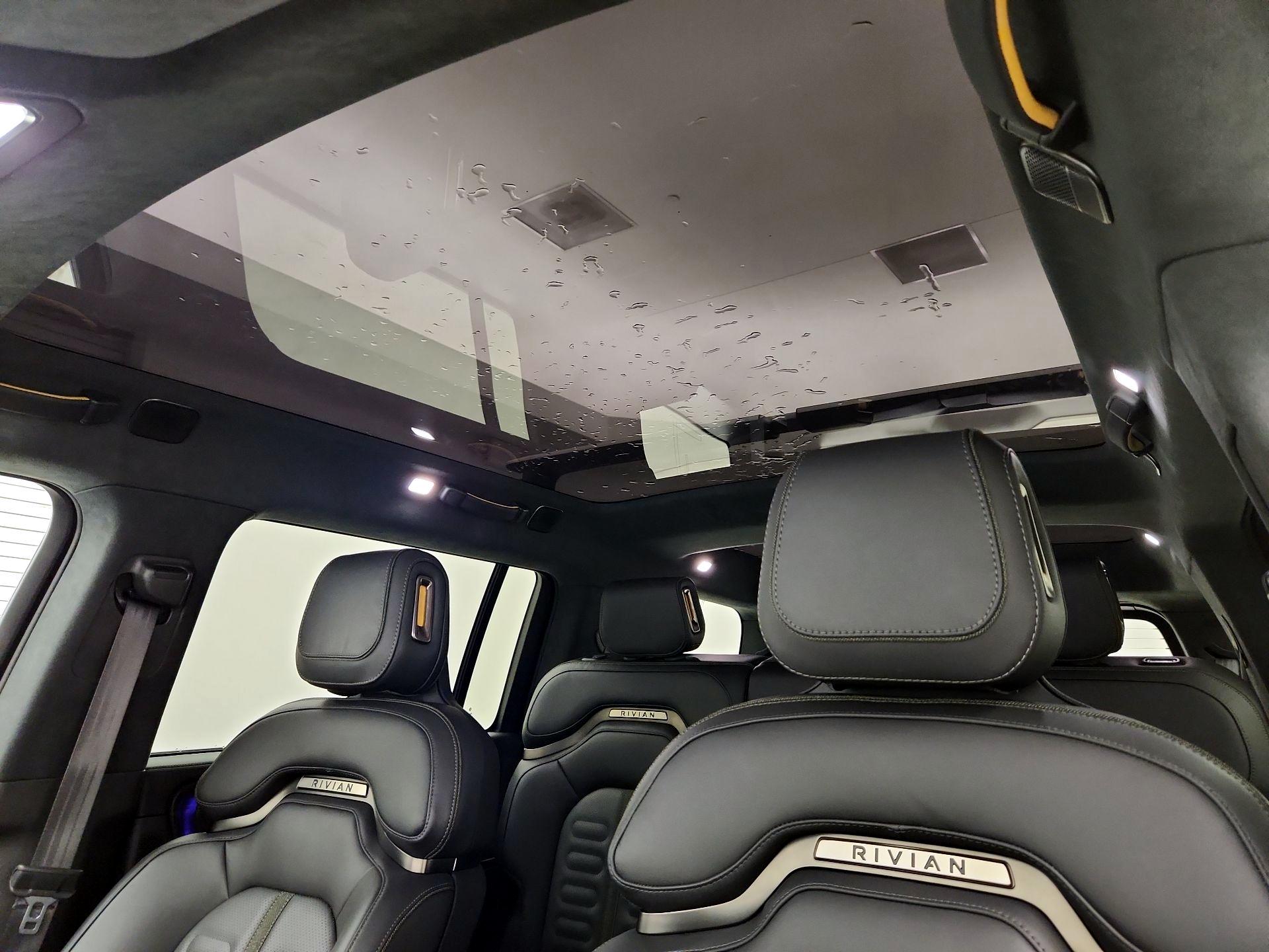 Thumbnail: 2024 Rivian R1S - 19