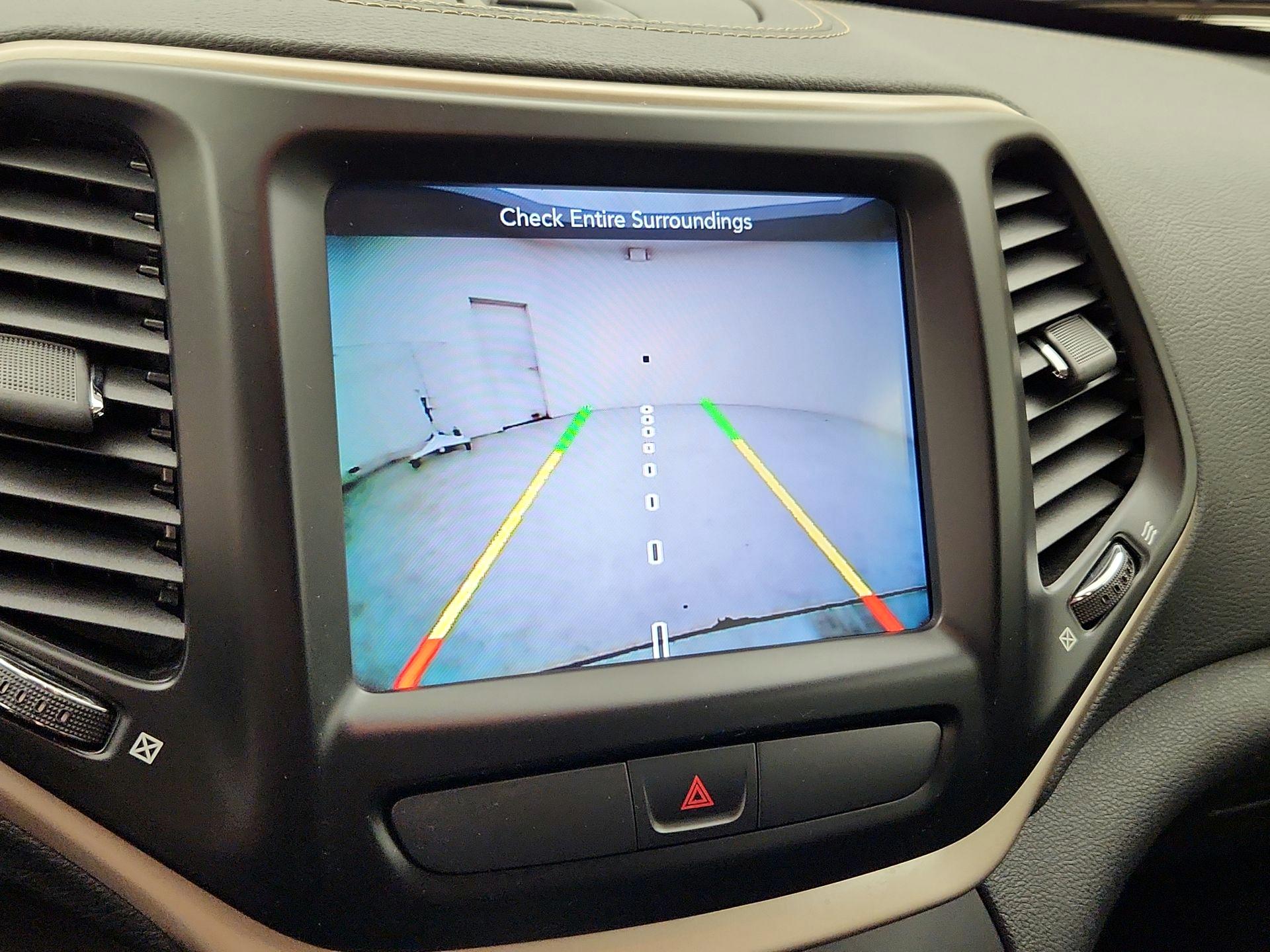 Thumbnail: 2016 Jeep Cherokee - 14