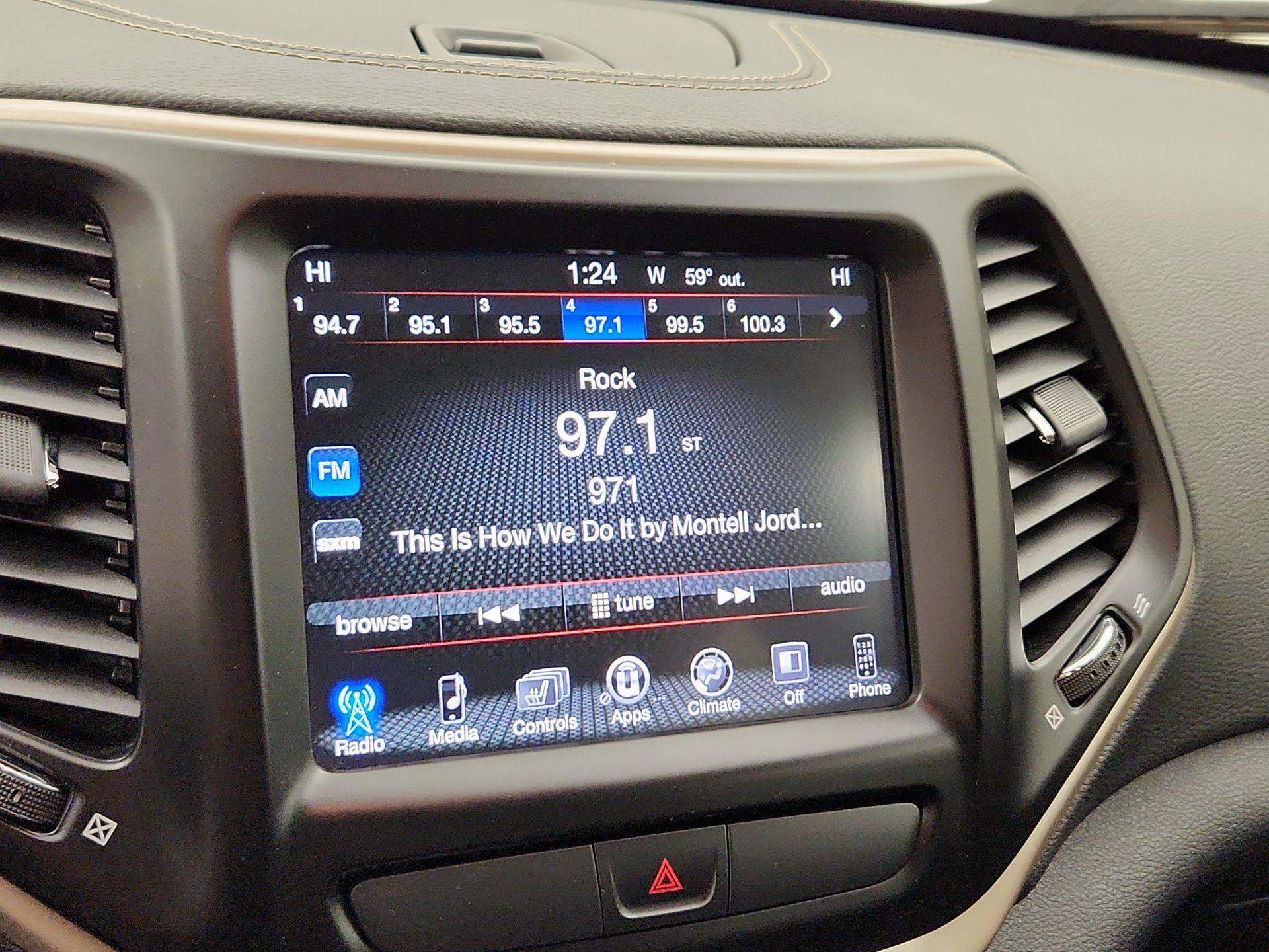 Thumbnail: 2016 Jeep Cherokee - 15