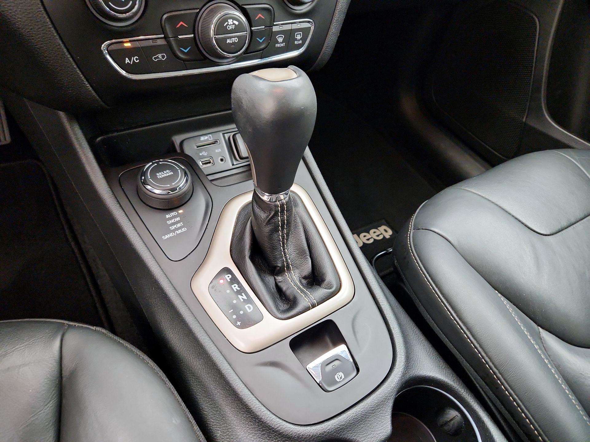 Thumbnail: 2016 Jeep Cherokee - 17