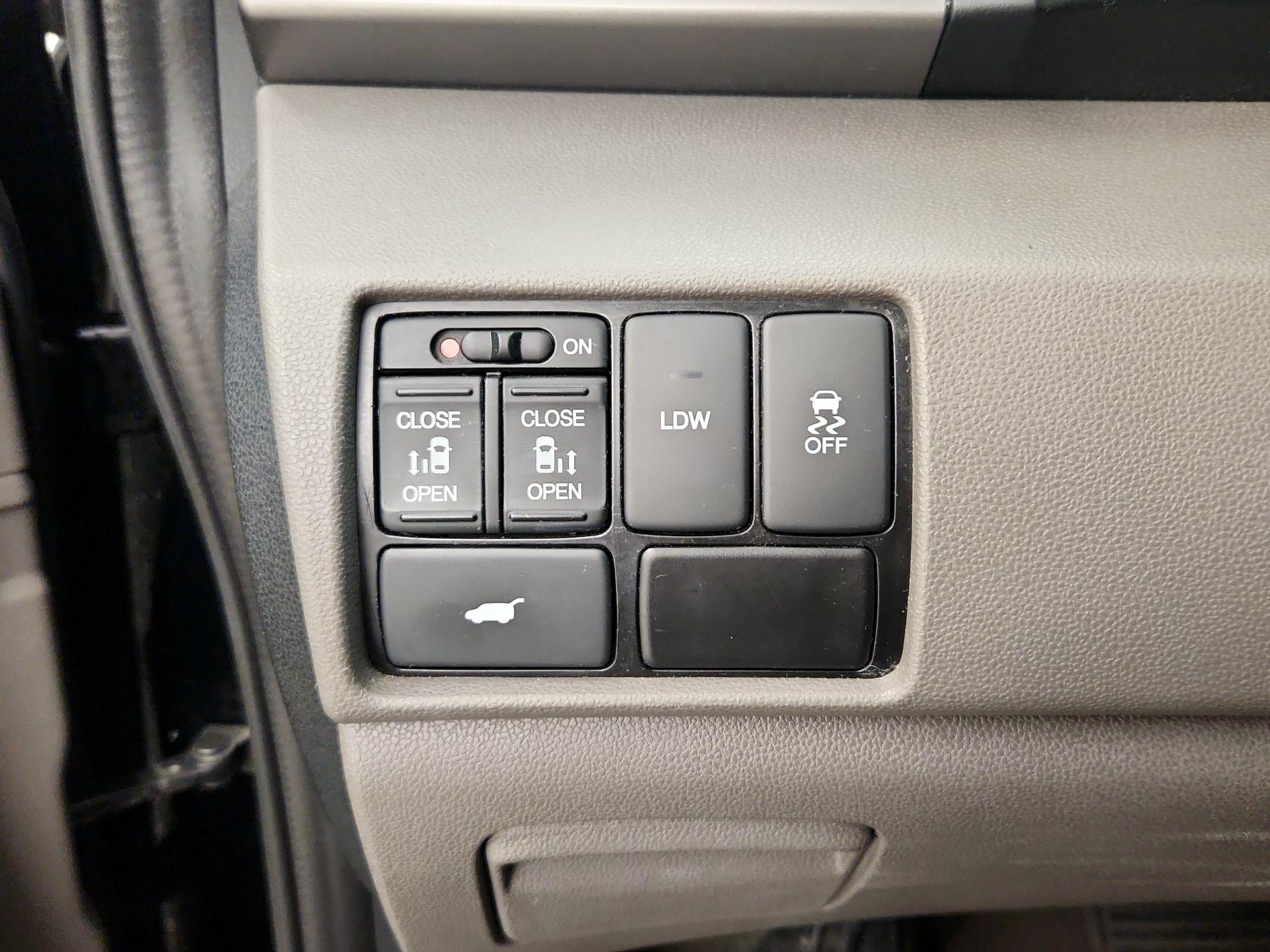 Thumbnail: 2016 Honda Odyssey - 13