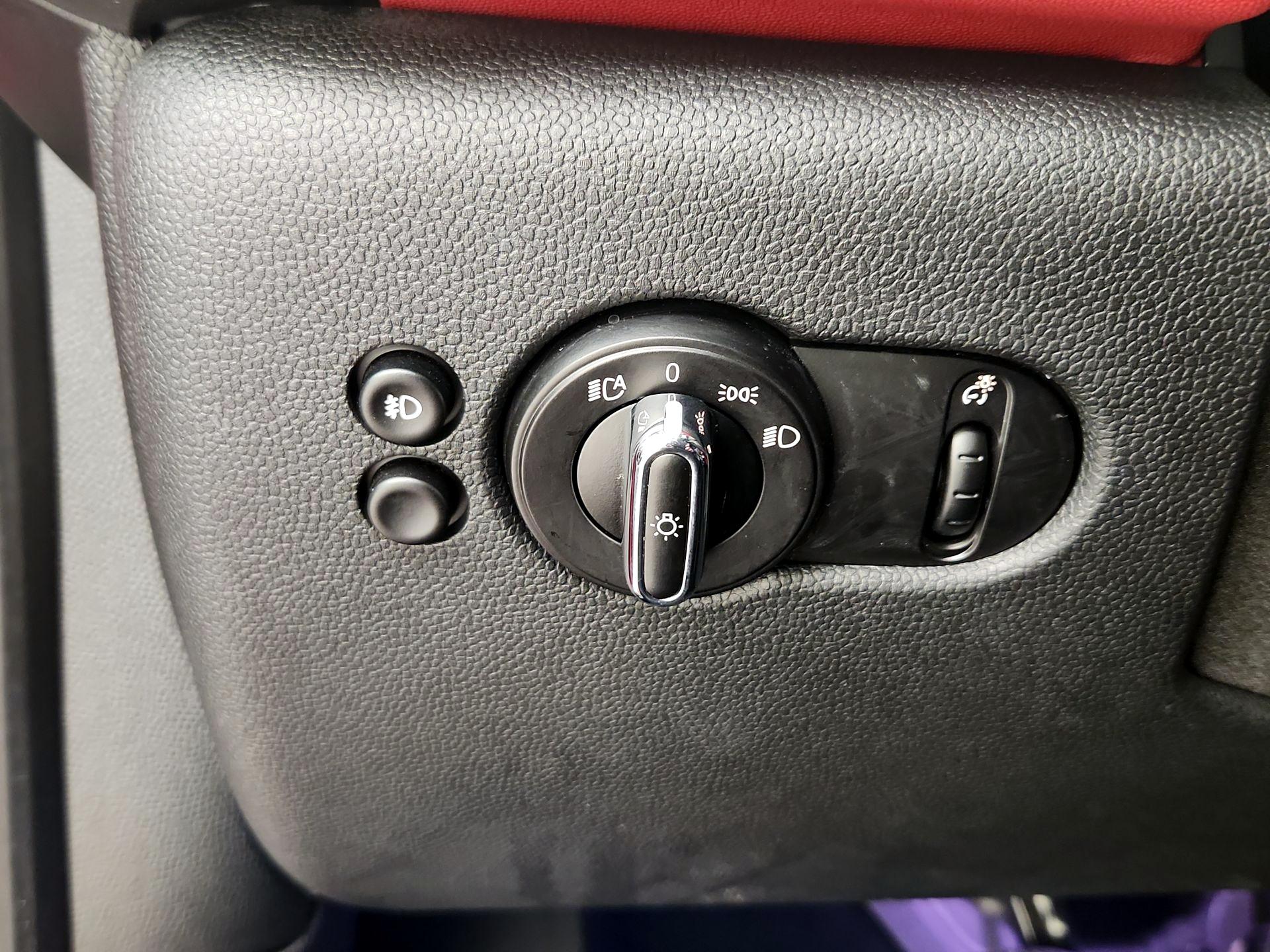 Thumbnail: 2015 MINI Cooper Hardtop - 13