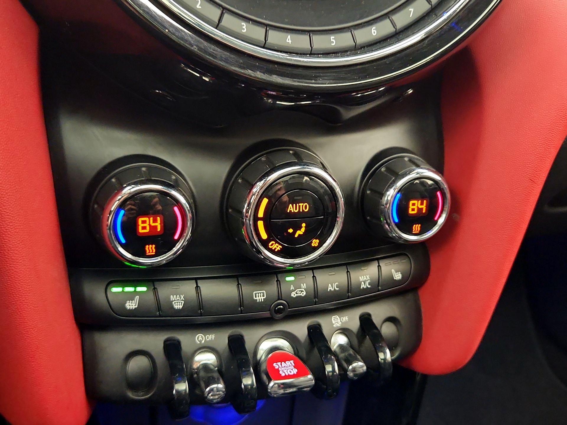 Thumbnail: 2015 MINI Cooper Hardtop - 15