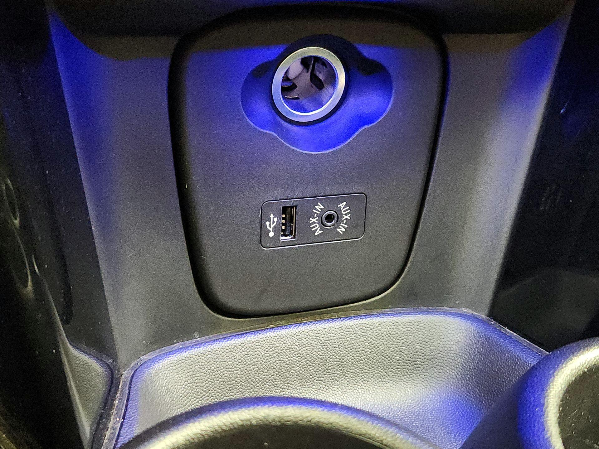 Thumbnail: 2015 MINI Cooper Hardtop - 17