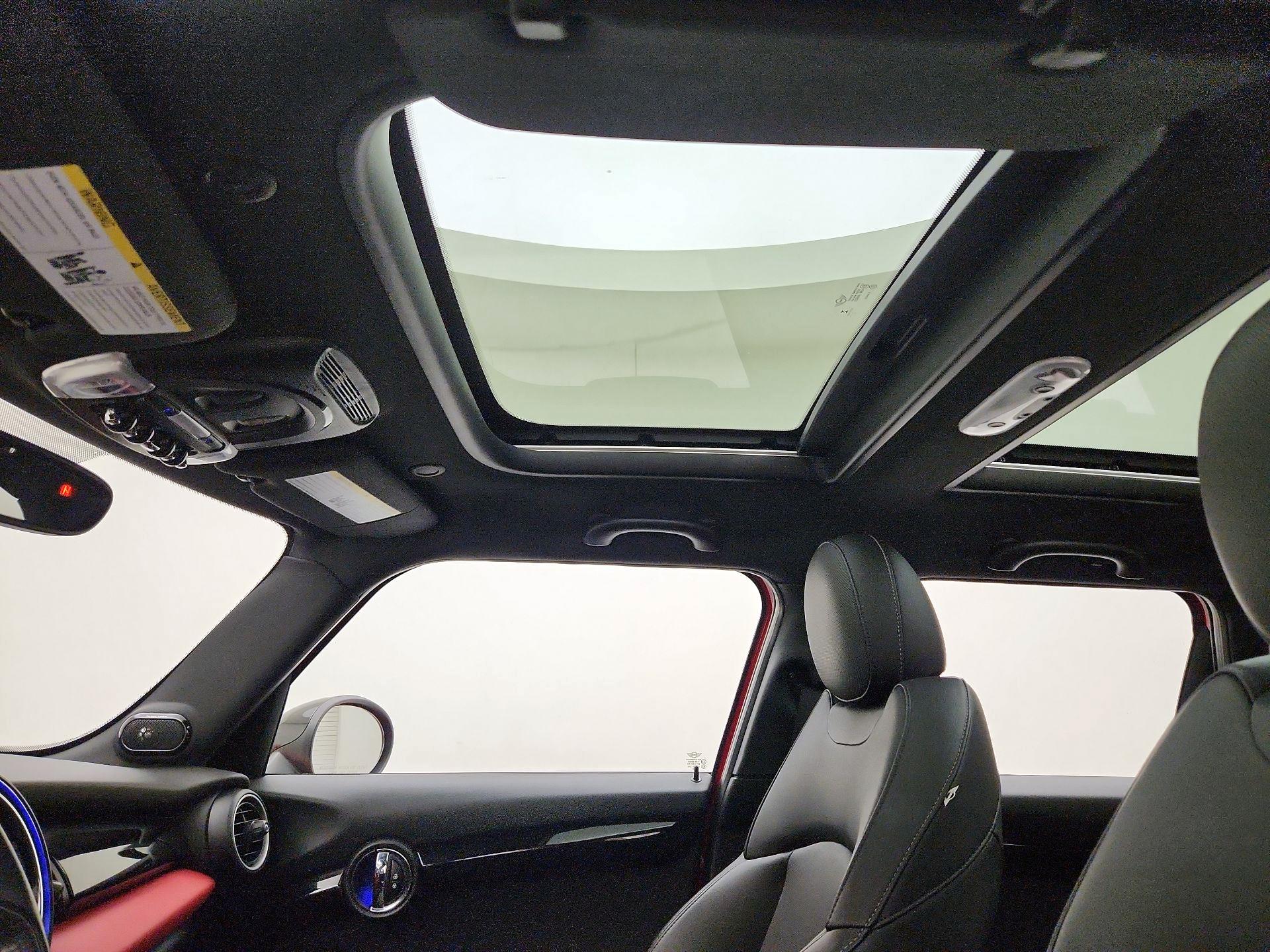 Thumbnail: 2015 MINI Cooper Hardtop - 18