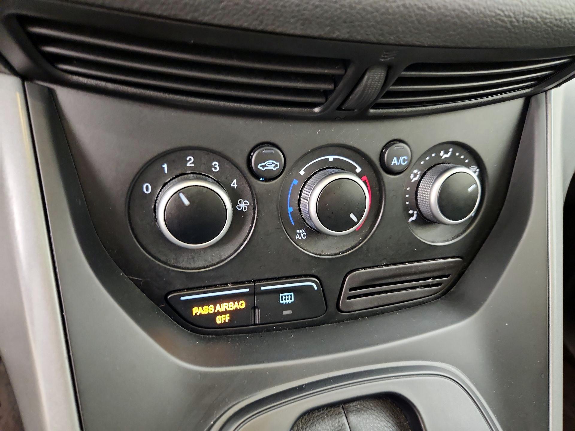 Thumbnail: 2015 Ford Escape - 16