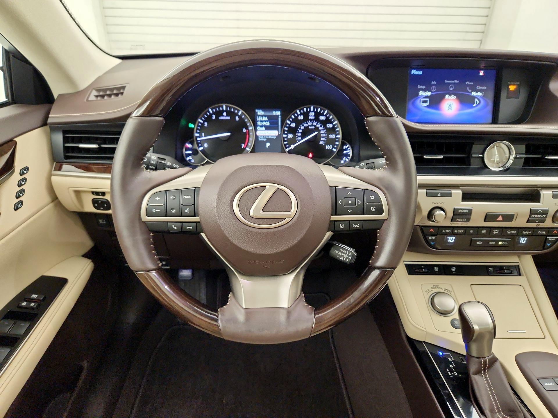 Thumbnail: 2017 Lexus ES - 10