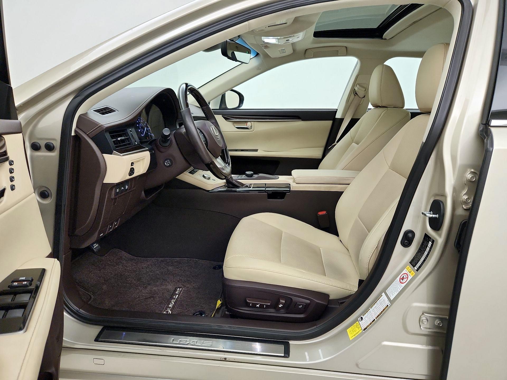 Thumbnail: 2017 Lexus ES - 11