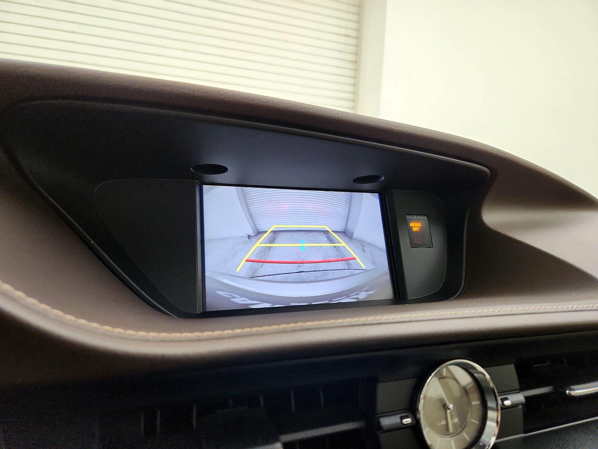 Thumbnail: 2017 Lexus ES - 14