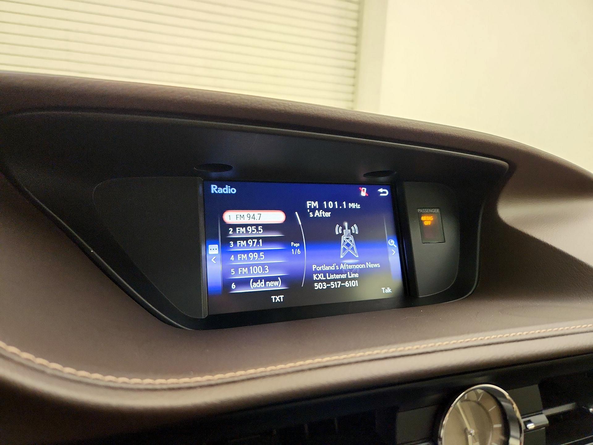 Thumbnail: 2017 Lexus ES - 15