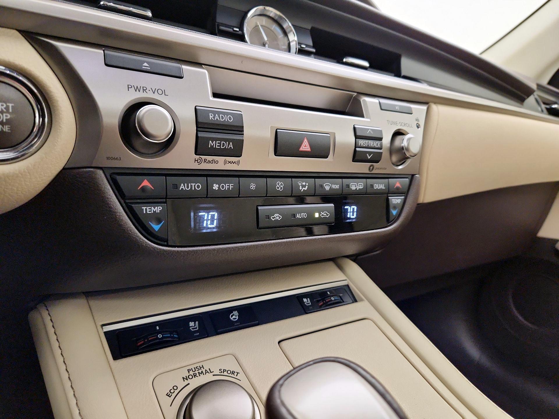 Thumbnail: 2017 Lexus ES - 16