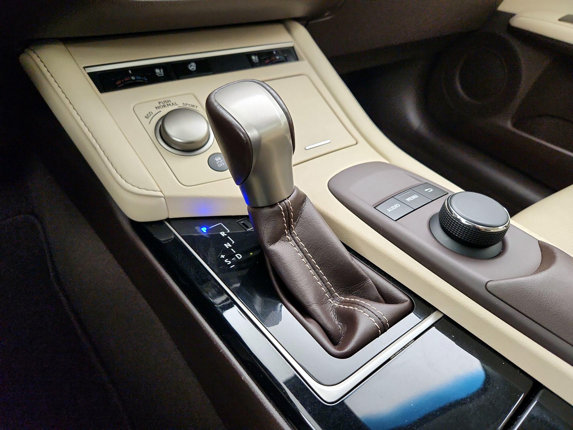 Thumbnail: 2017 Lexus ES - 17