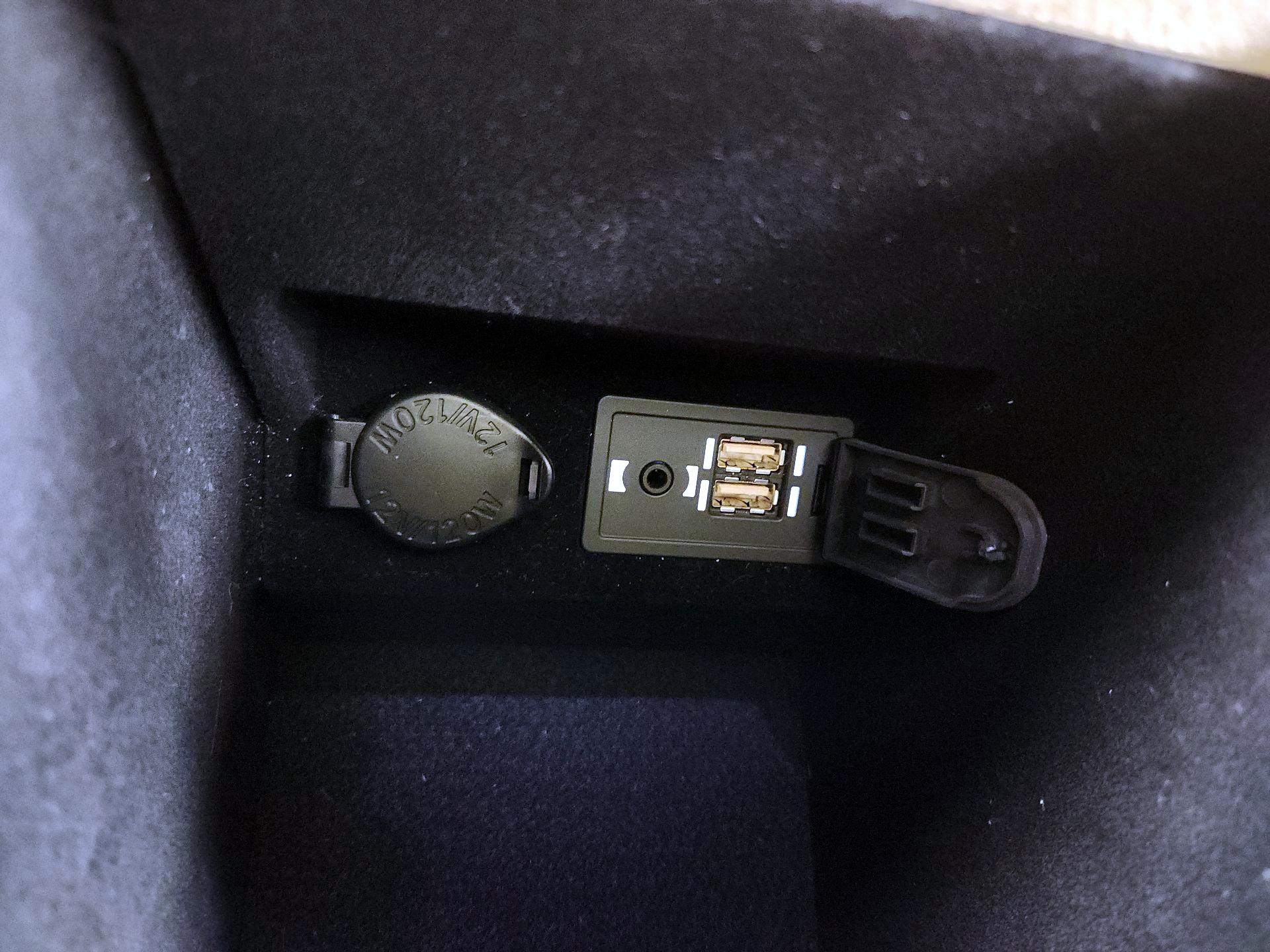 Thumbnail: 2017 Lexus ES - 18