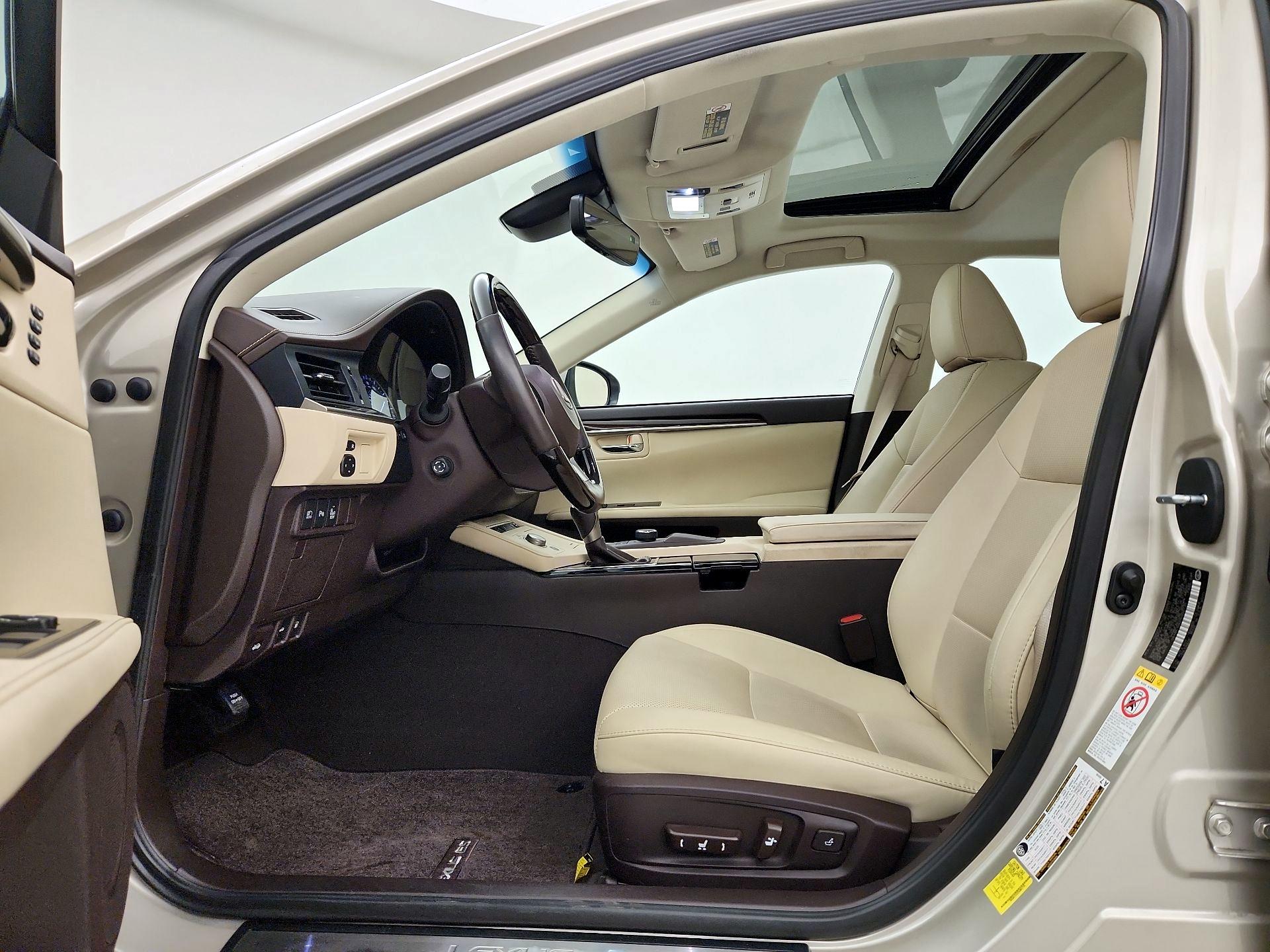 Thumbnail: 2017 Lexus ES - 19