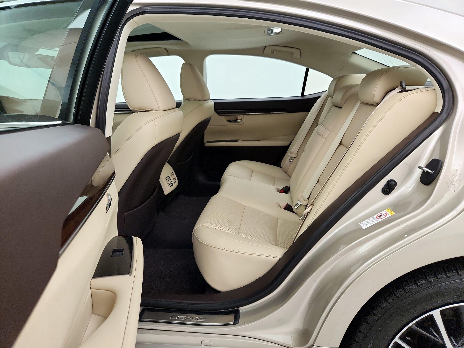 Thumbnail: 2017 Lexus ES - 20