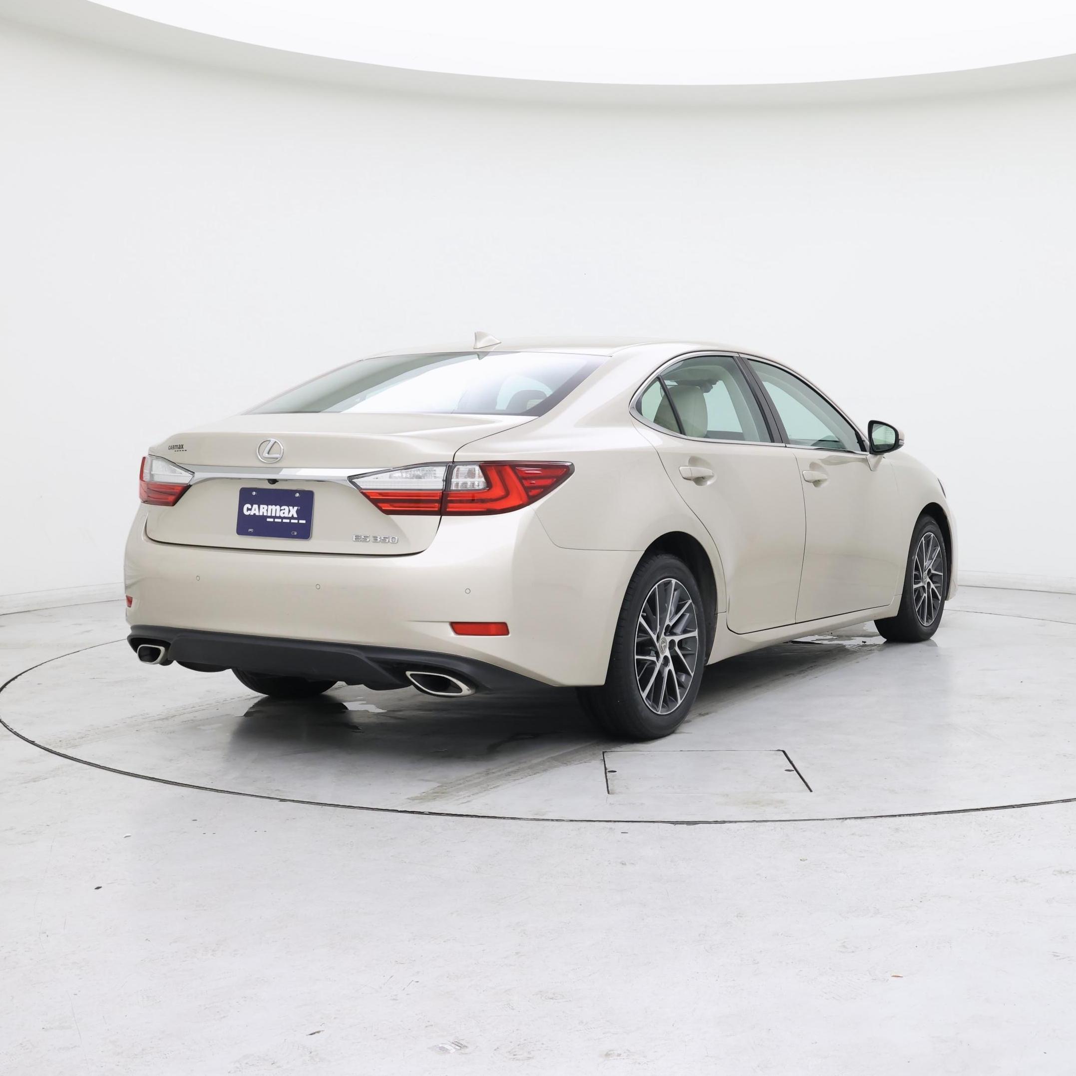 Thumbnail: 2017 Lexus ES - 8