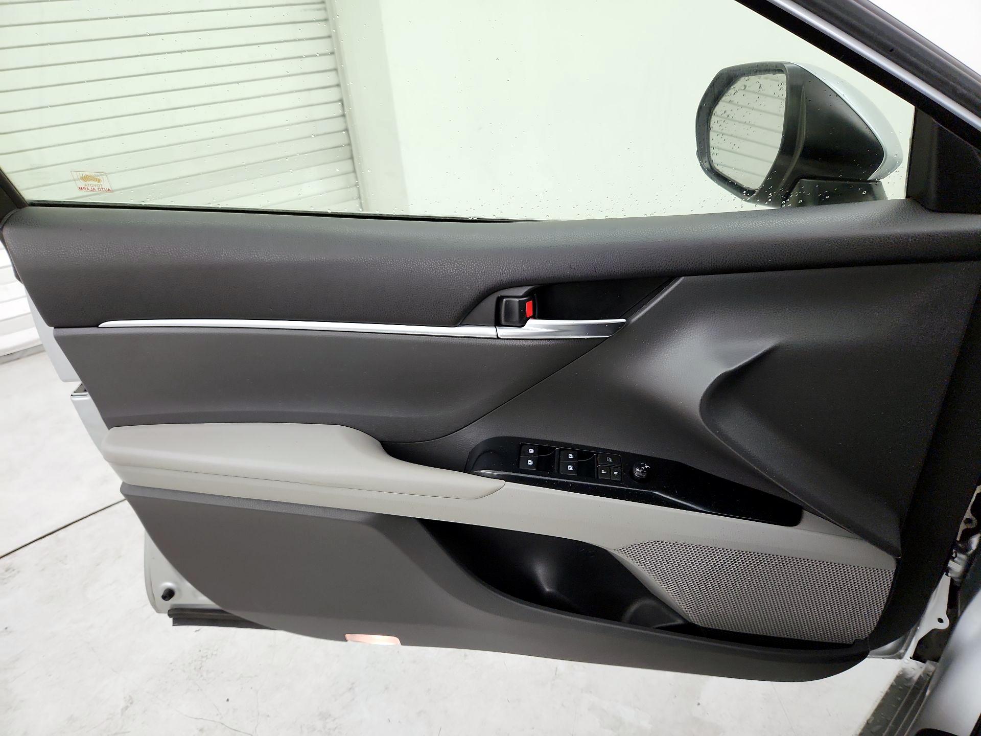 Thumbnail: 2018 Toyota Camry - 12