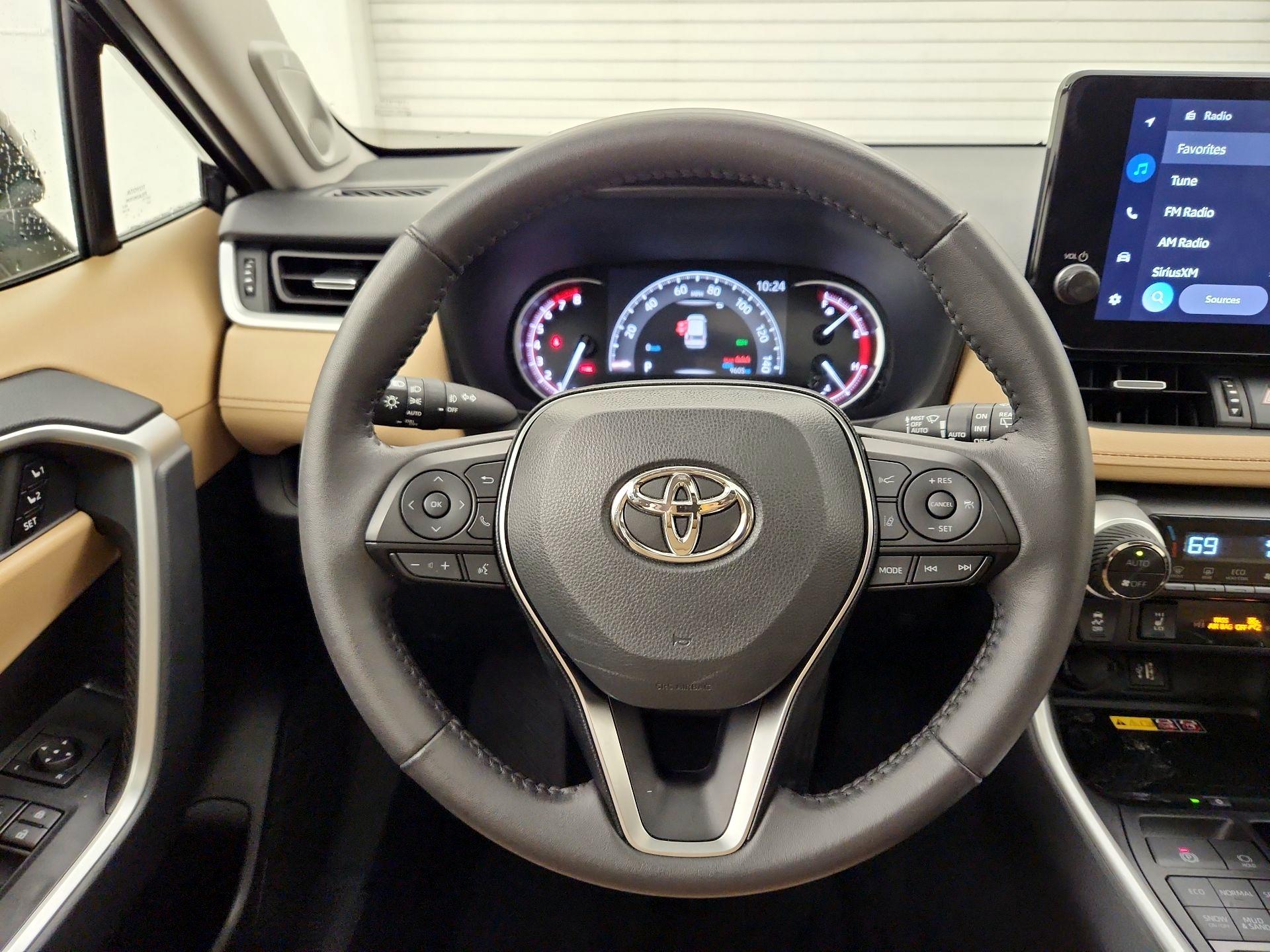 Thumbnail: 2025 Toyota RAV4 - 10