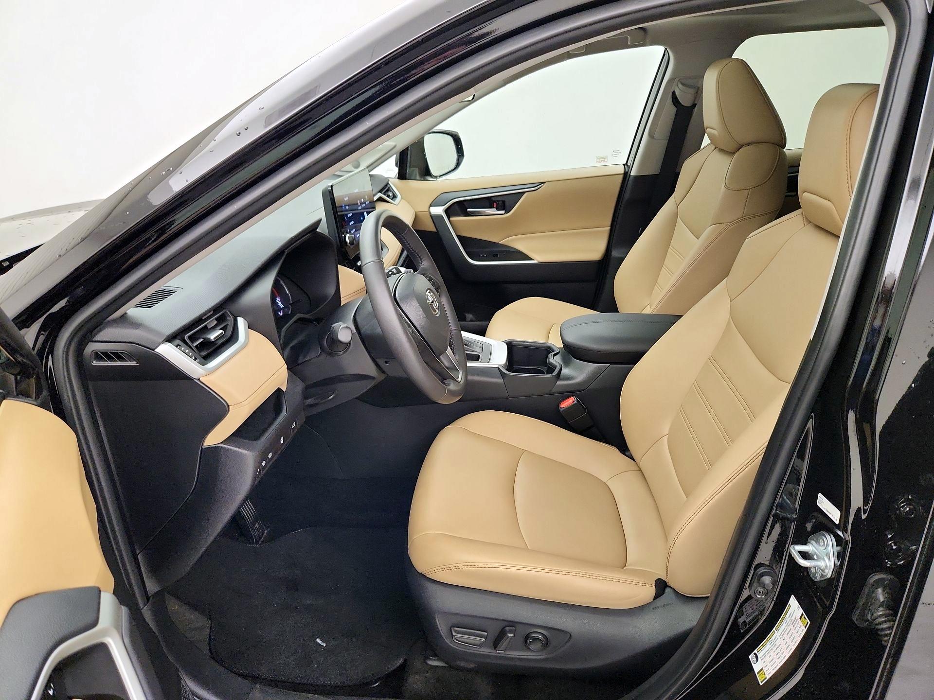 Thumbnail: 2025 Toyota RAV4 - 11