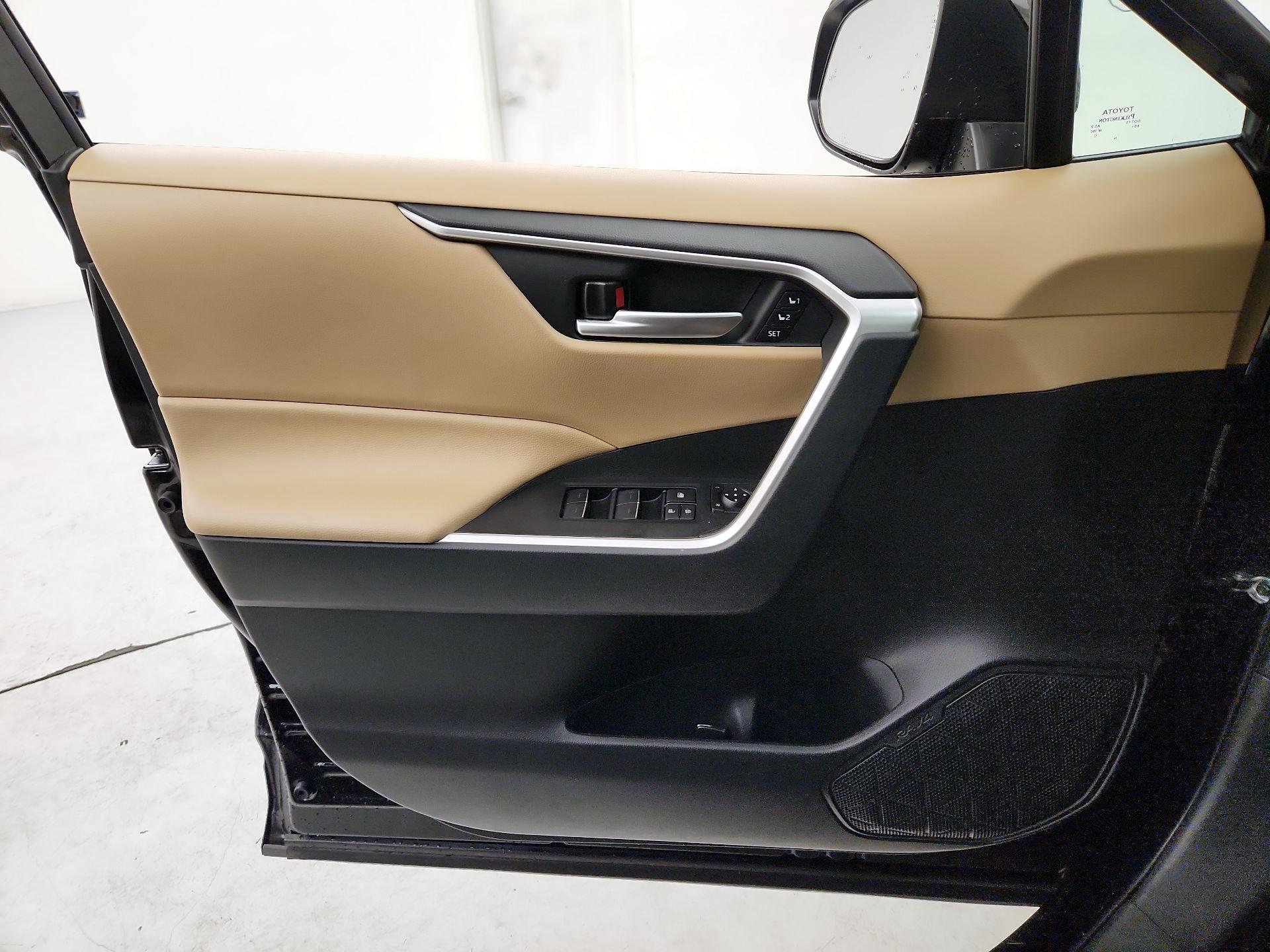 Thumbnail: 2025 Toyota RAV4 - 12