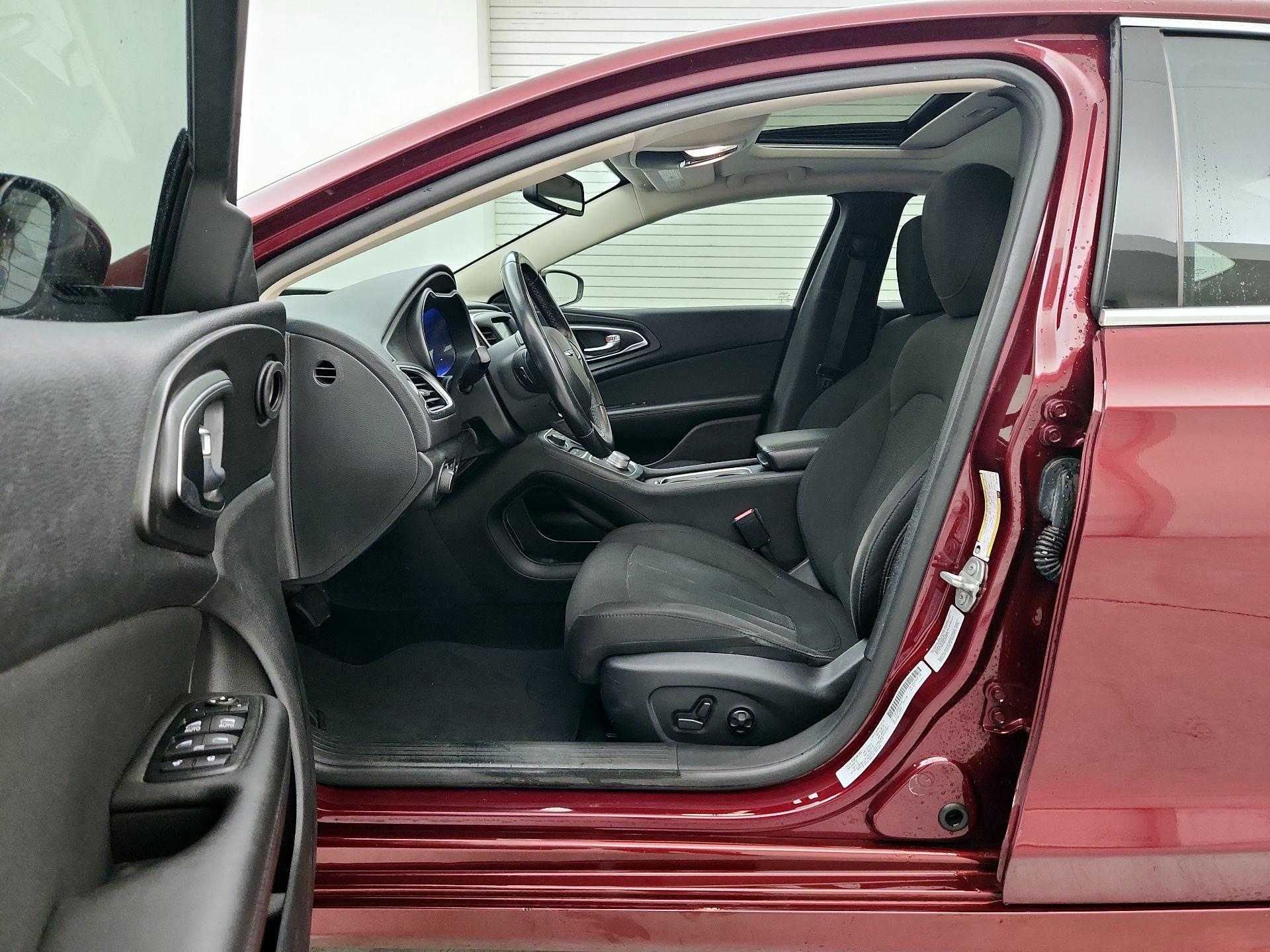 Thumbnail: 2016 Chrysler 200 - 11