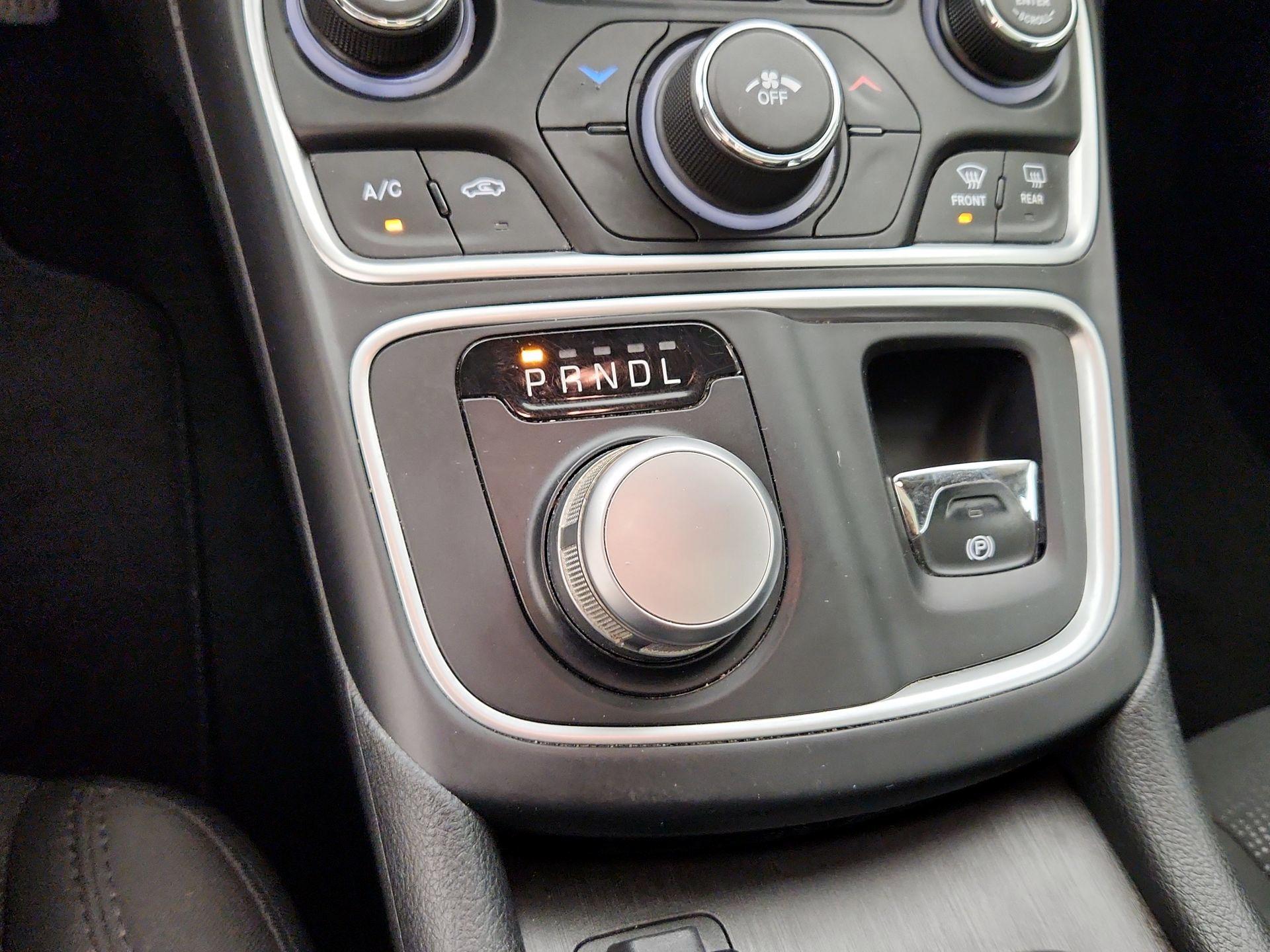 Thumbnail: 2016 Chrysler 200 - 18