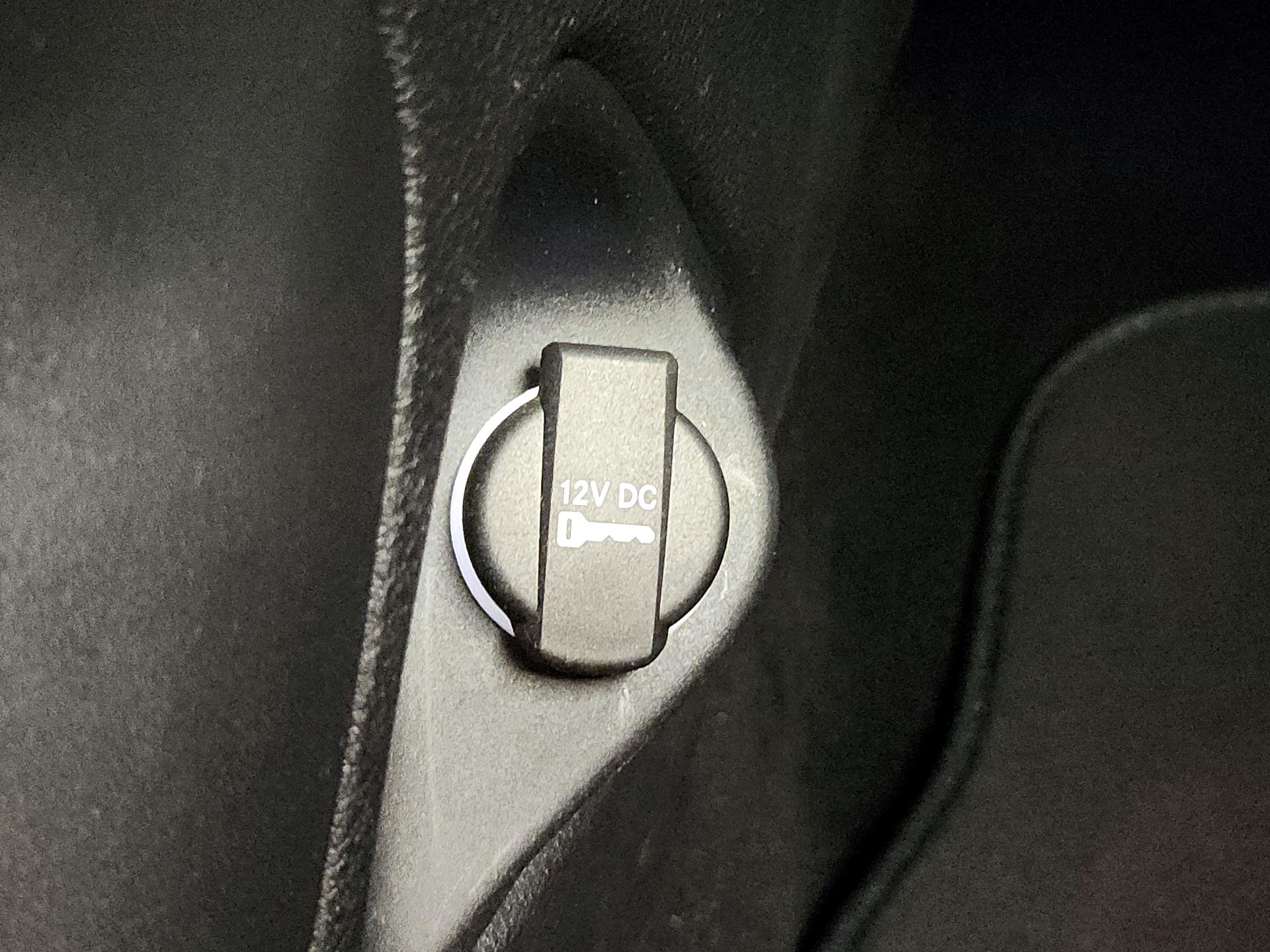 Thumbnail: 2016 Chrysler 200 - 19