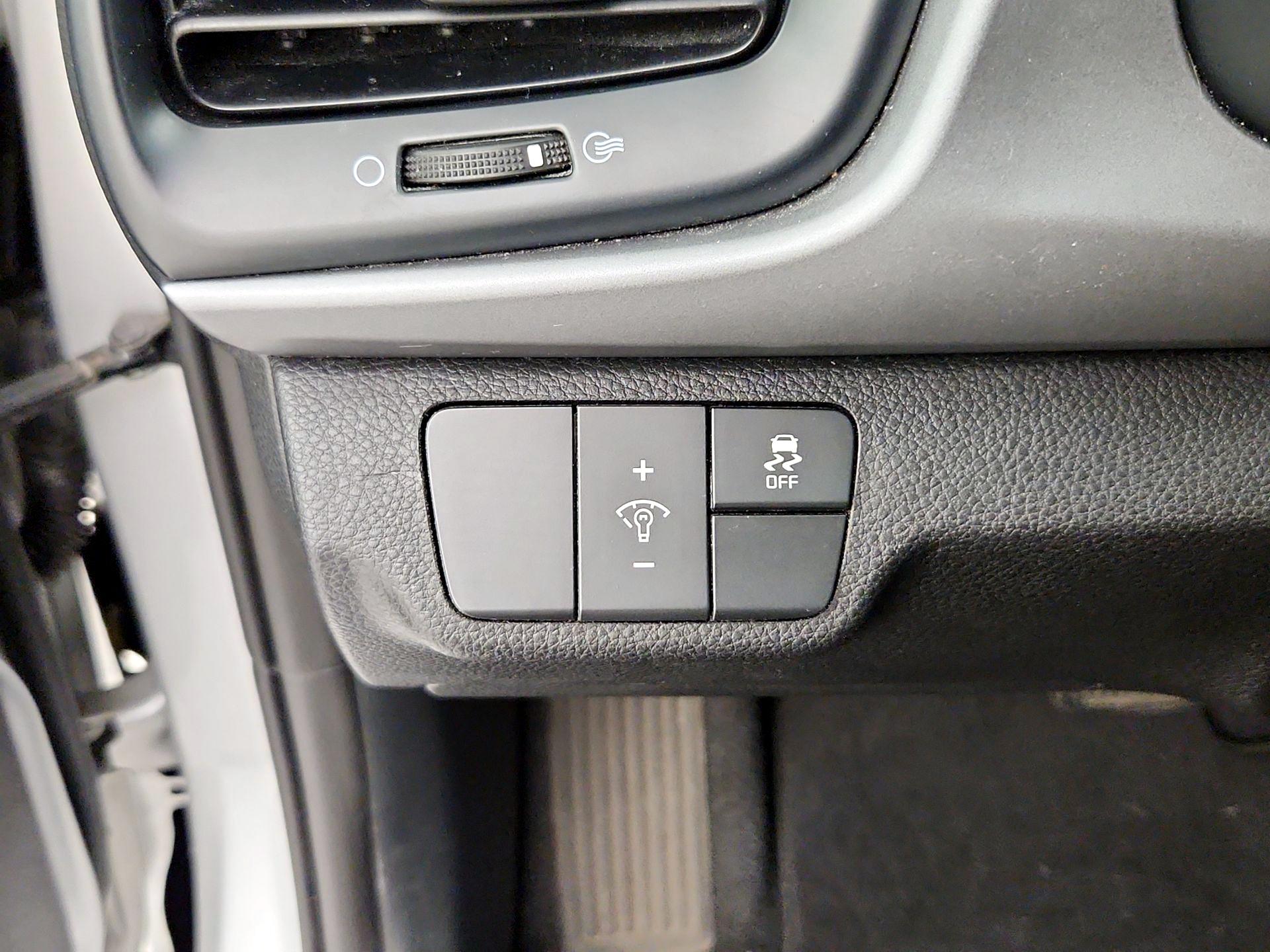 Thumbnail: 2019 Kia Rio - 13