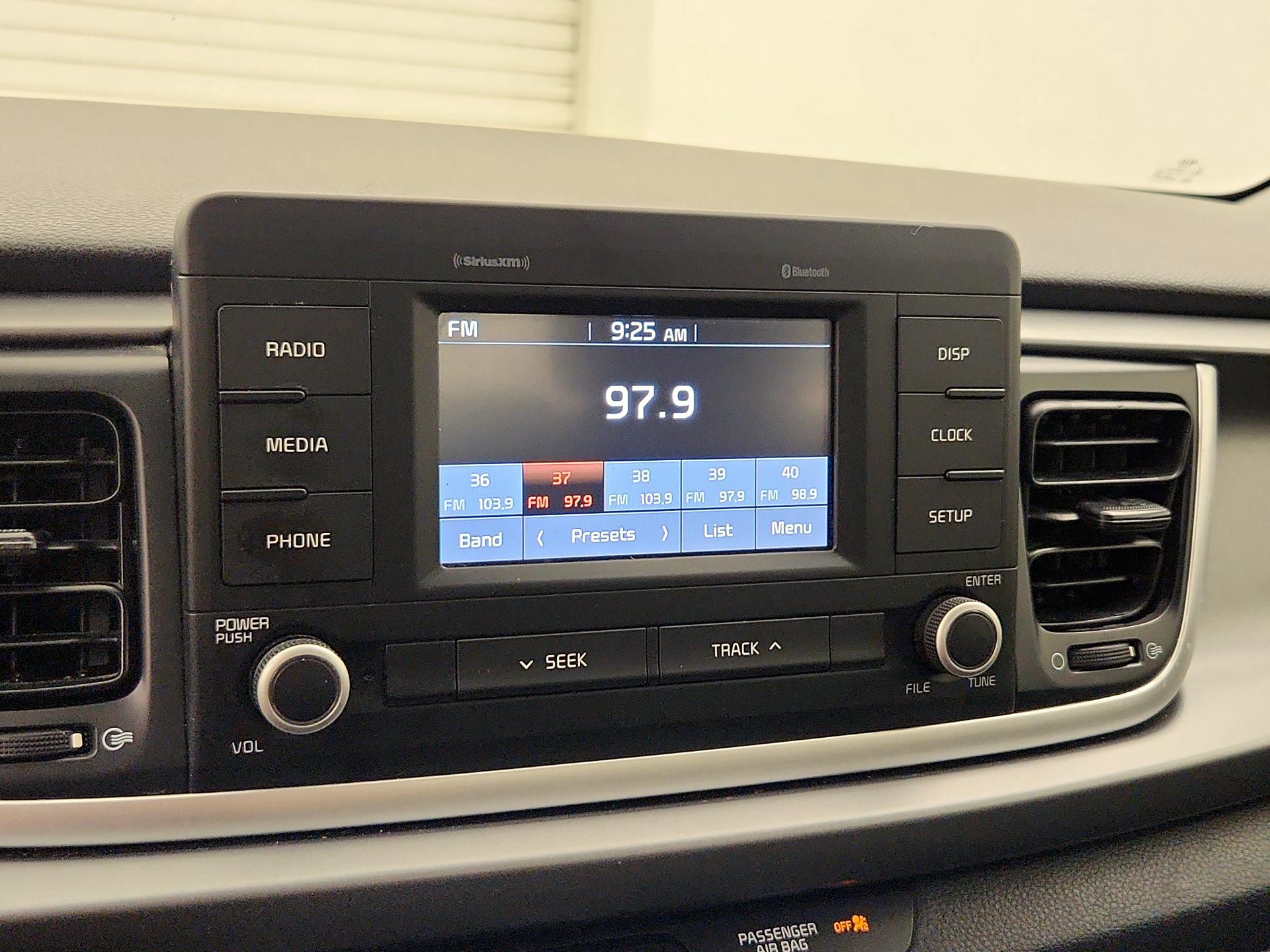 Thumbnail: 2019 Kia Rio - 15