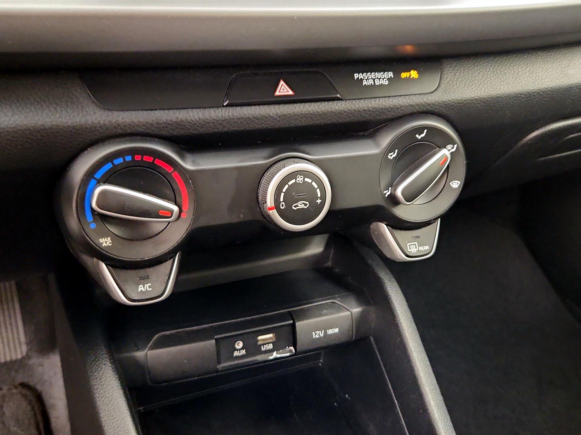 Thumbnail: 2019 Kia Rio - 16