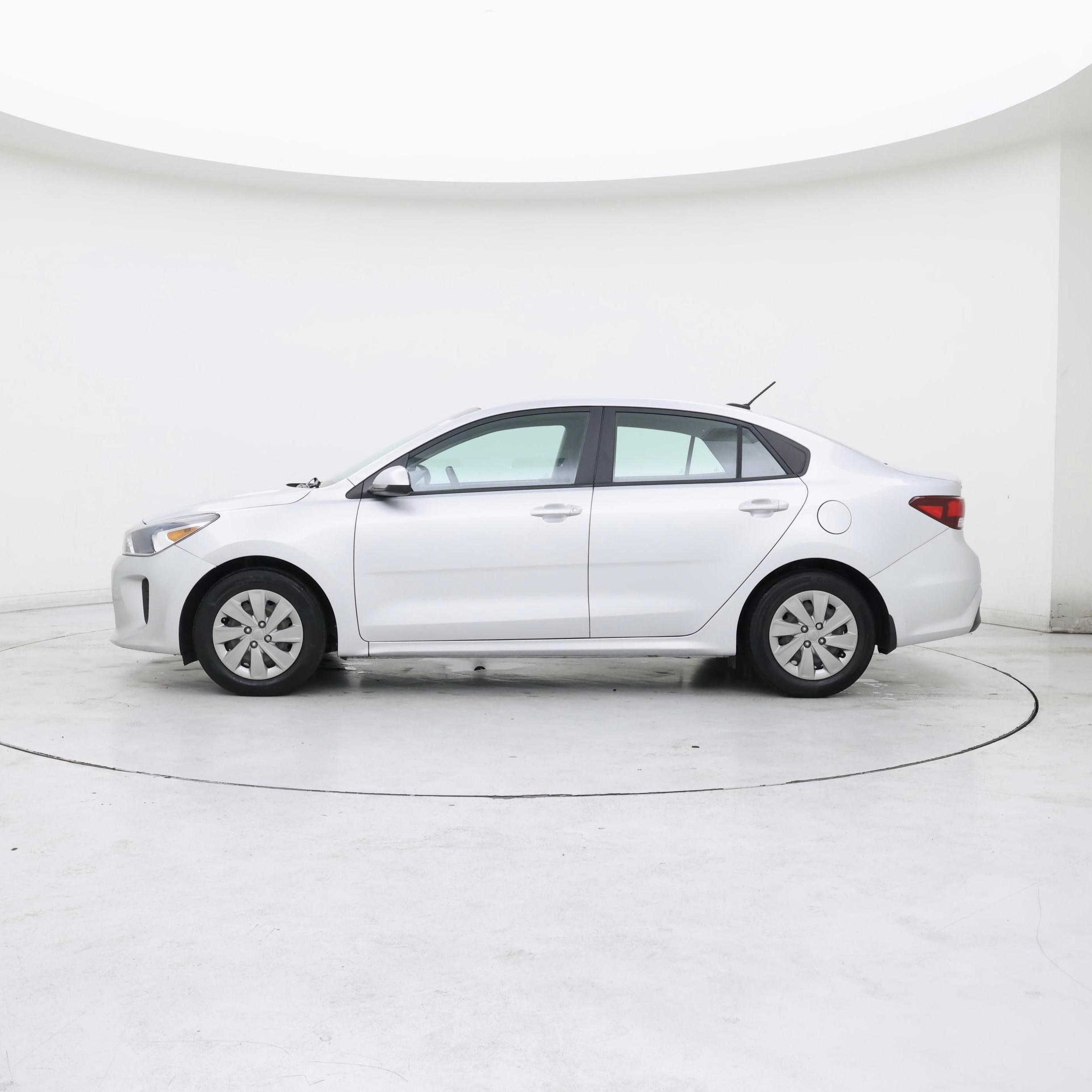 Thumbnail: 2019 Kia Rio - 3