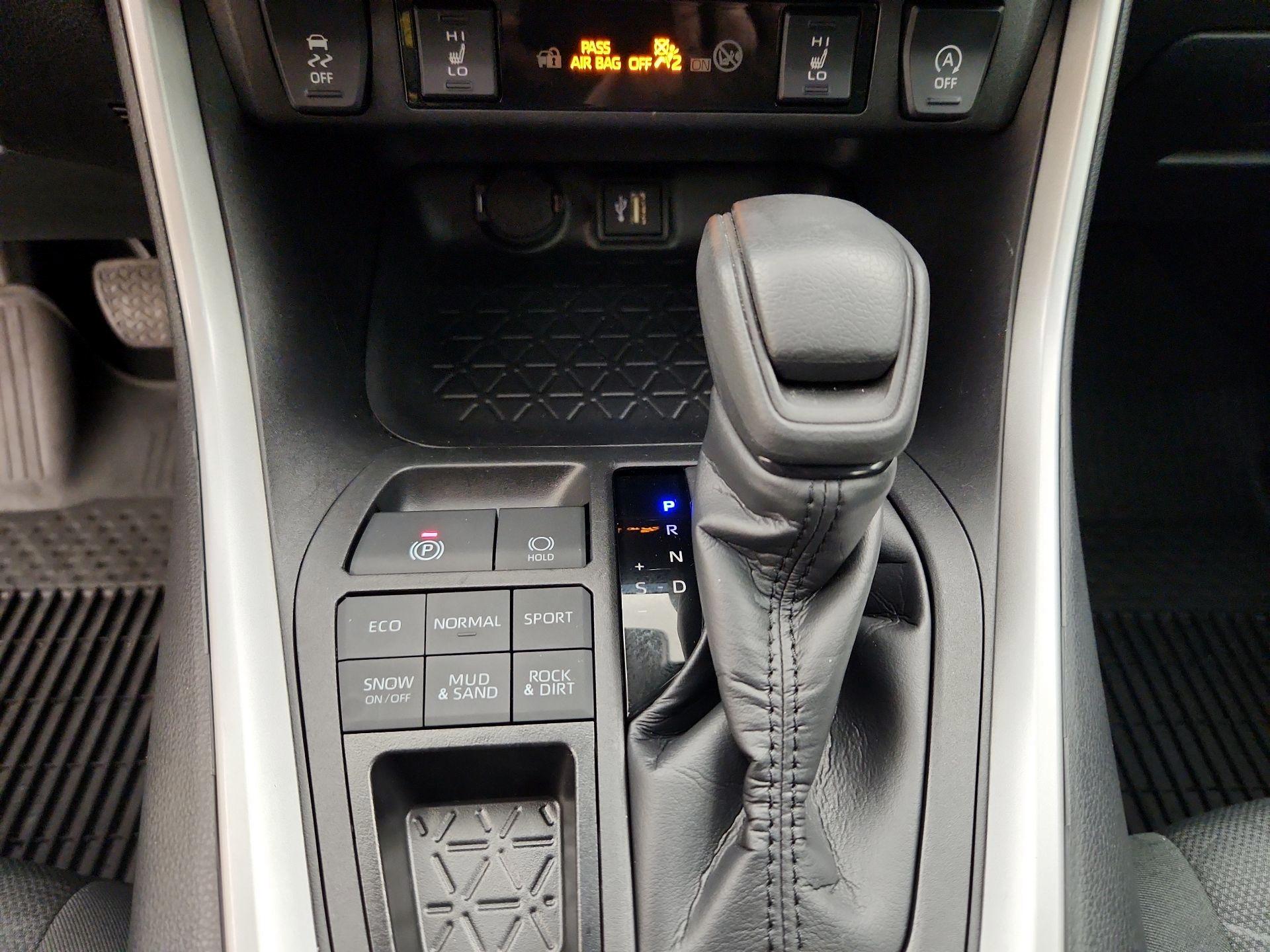 Thumbnail: 2024 Toyota RAV4 - 17