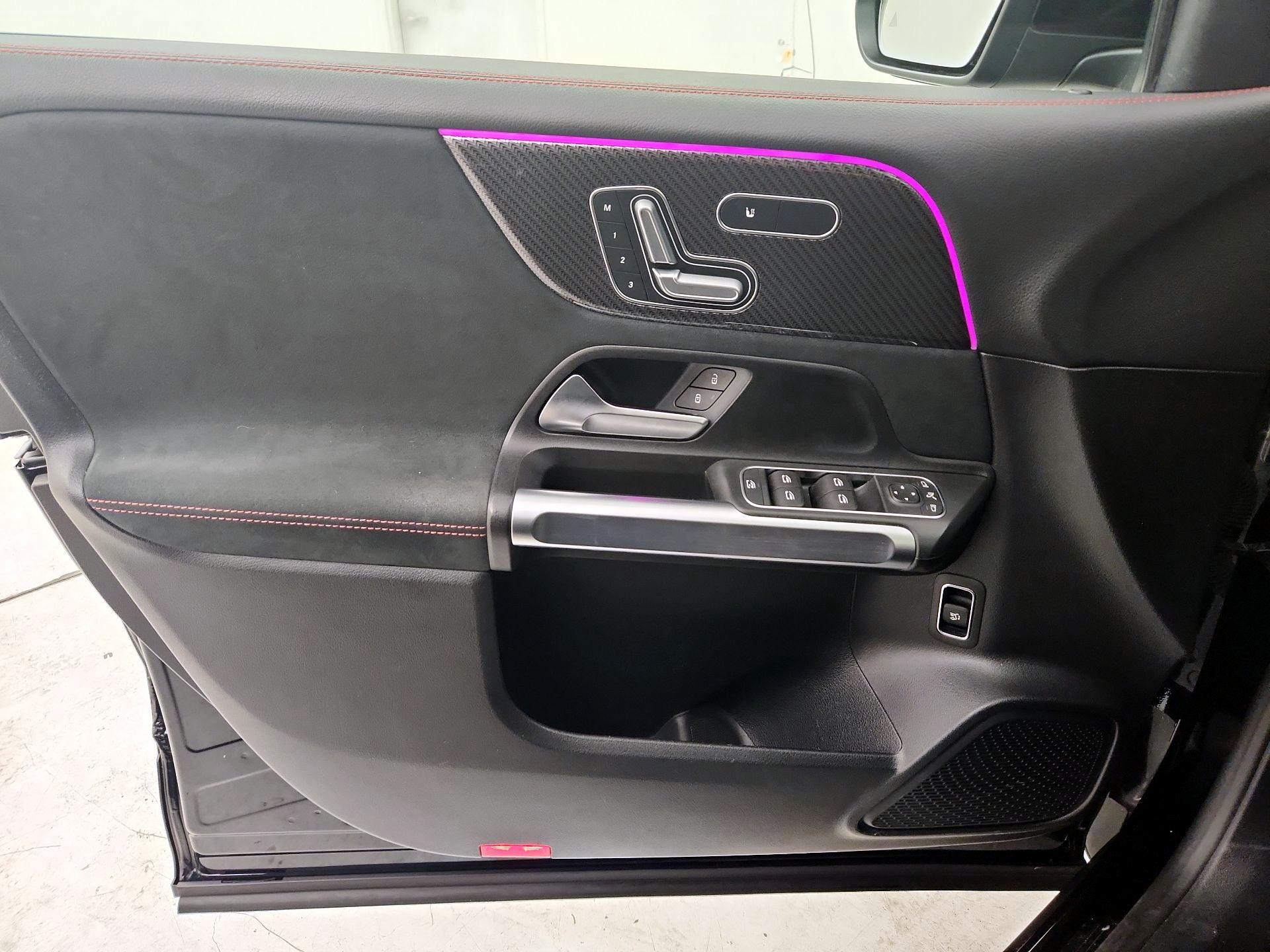 Thumbnail: 2021 Mercedes-Benz GLB - 12