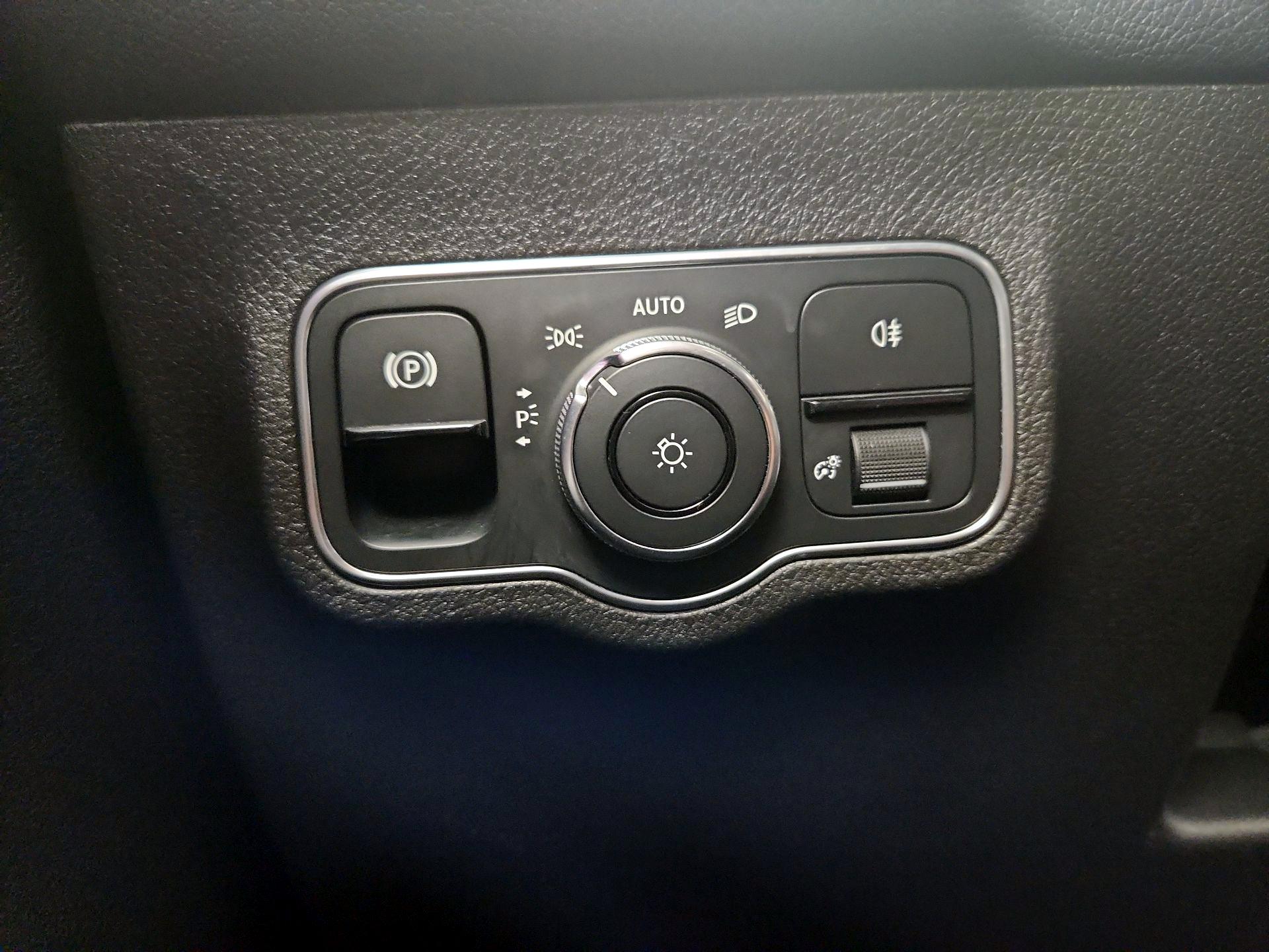 Thumbnail: 2021 Mercedes-Benz GLB - 13