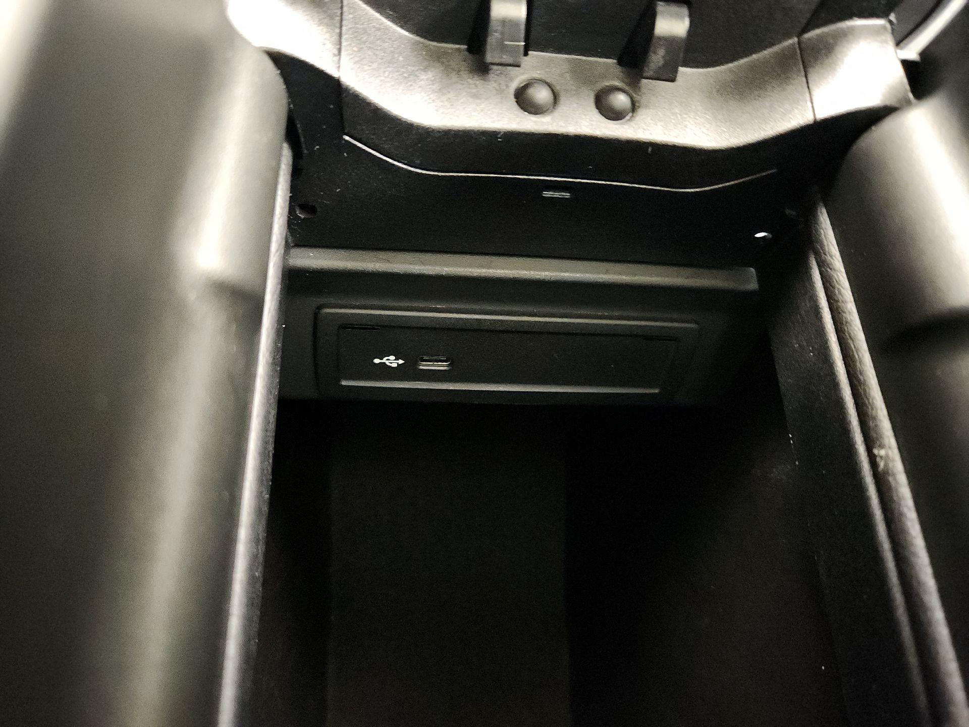 Thumbnail: 2021 Mercedes-Benz GLB - 19