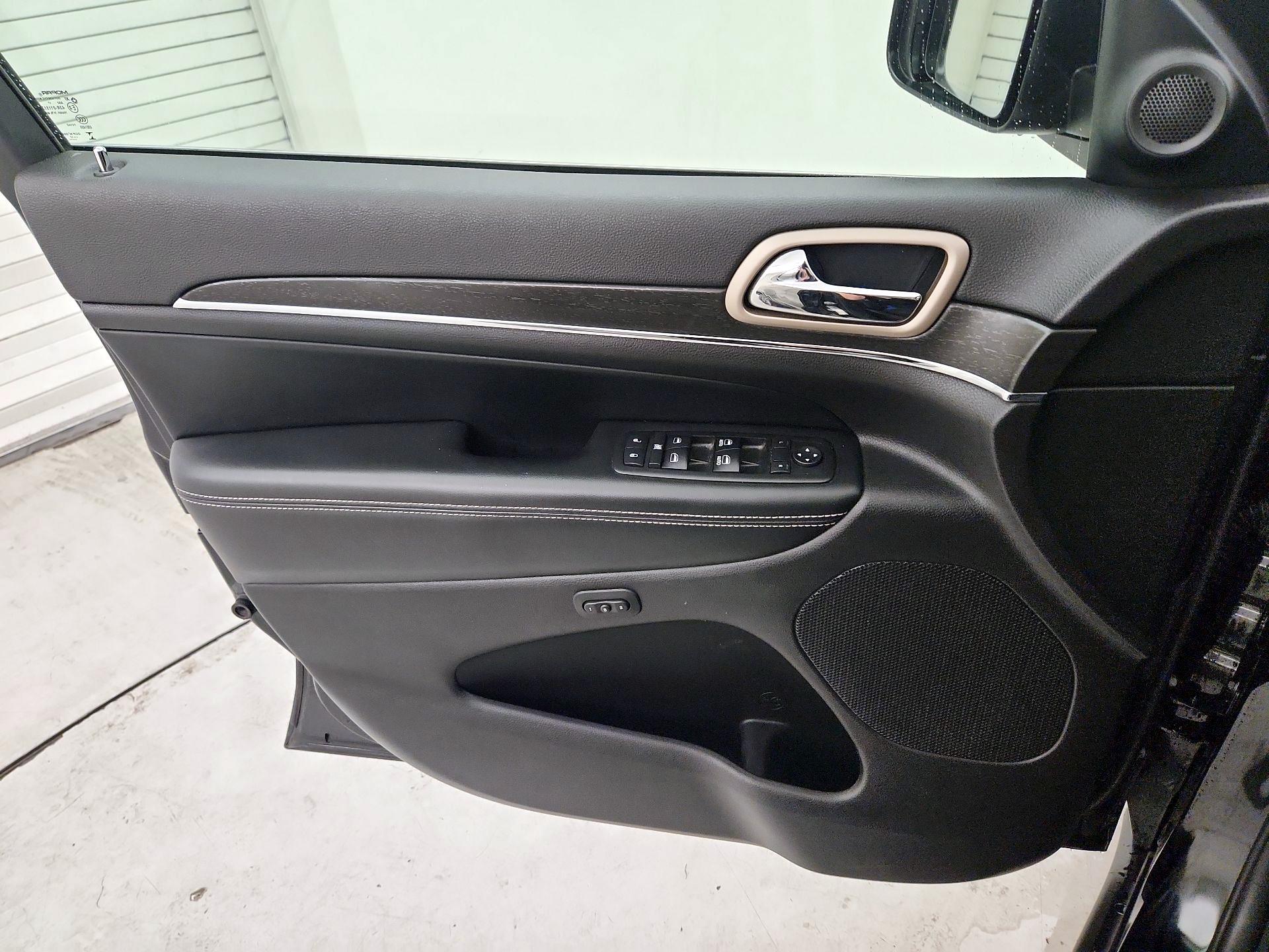 Thumbnail: 2017 Jeep Grand Cherokee - 12