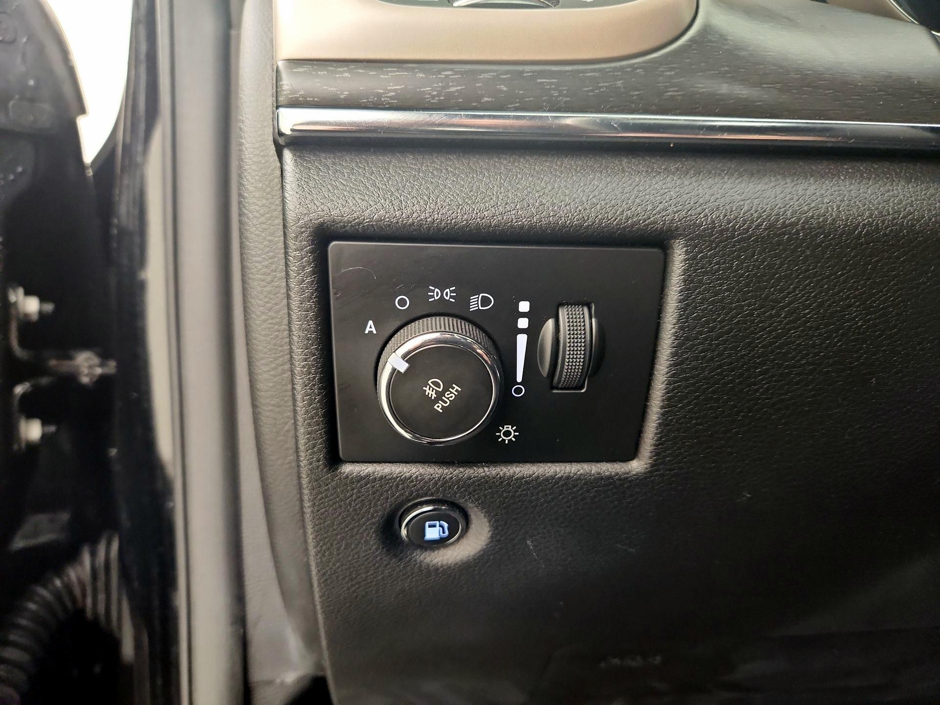 Thumbnail: 2017 Jeep Grand Cherokee - 13