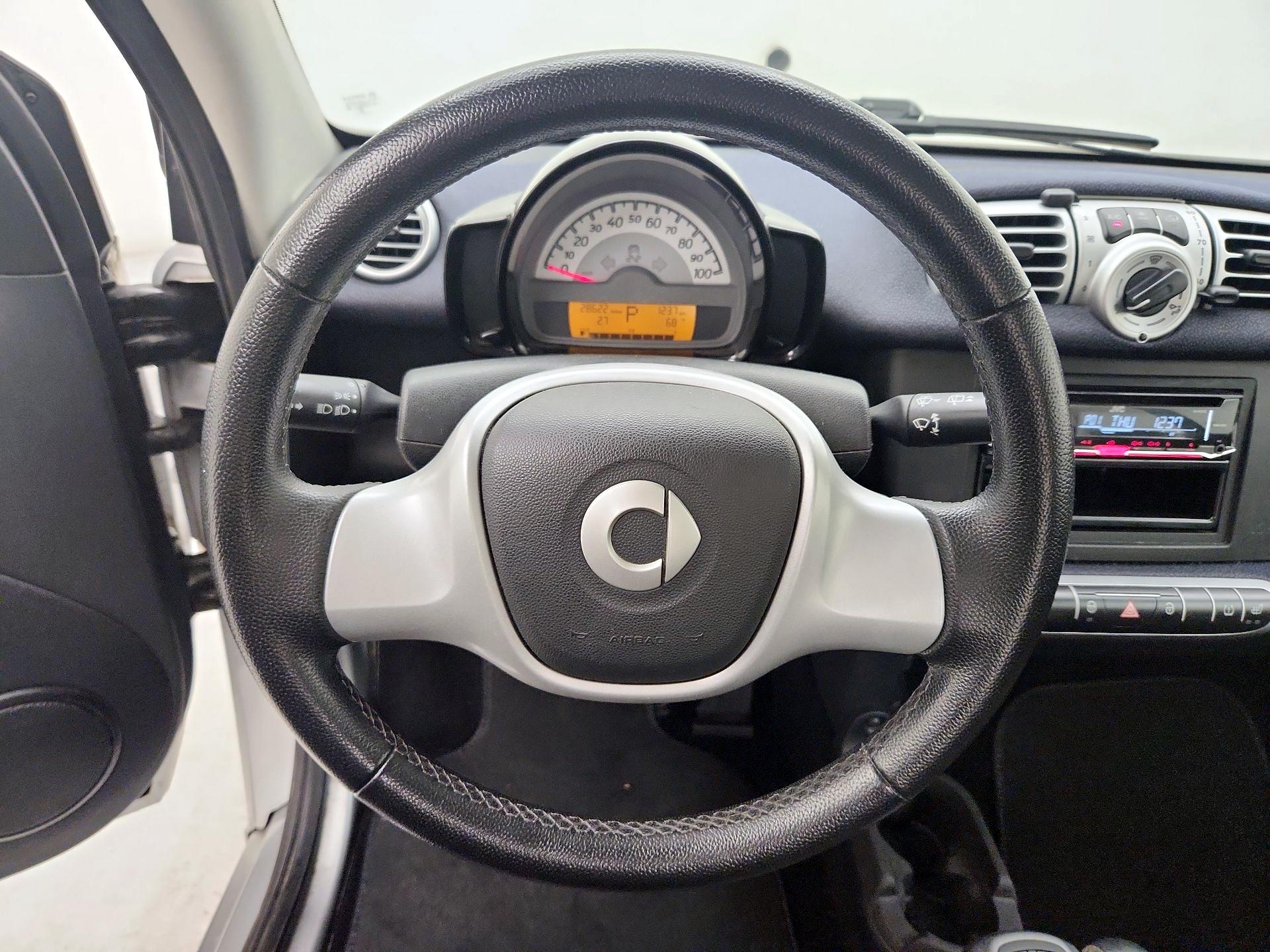 Thumbnail: 2015 smart fortwo - 10