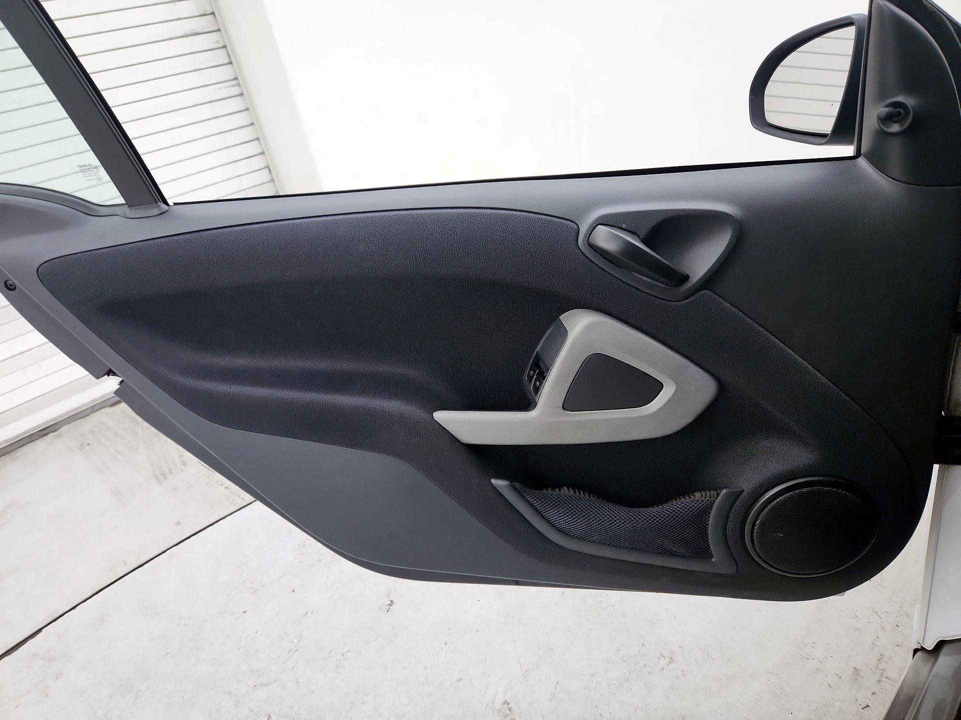 Thumbnail: 2015 smart fortwo - 12