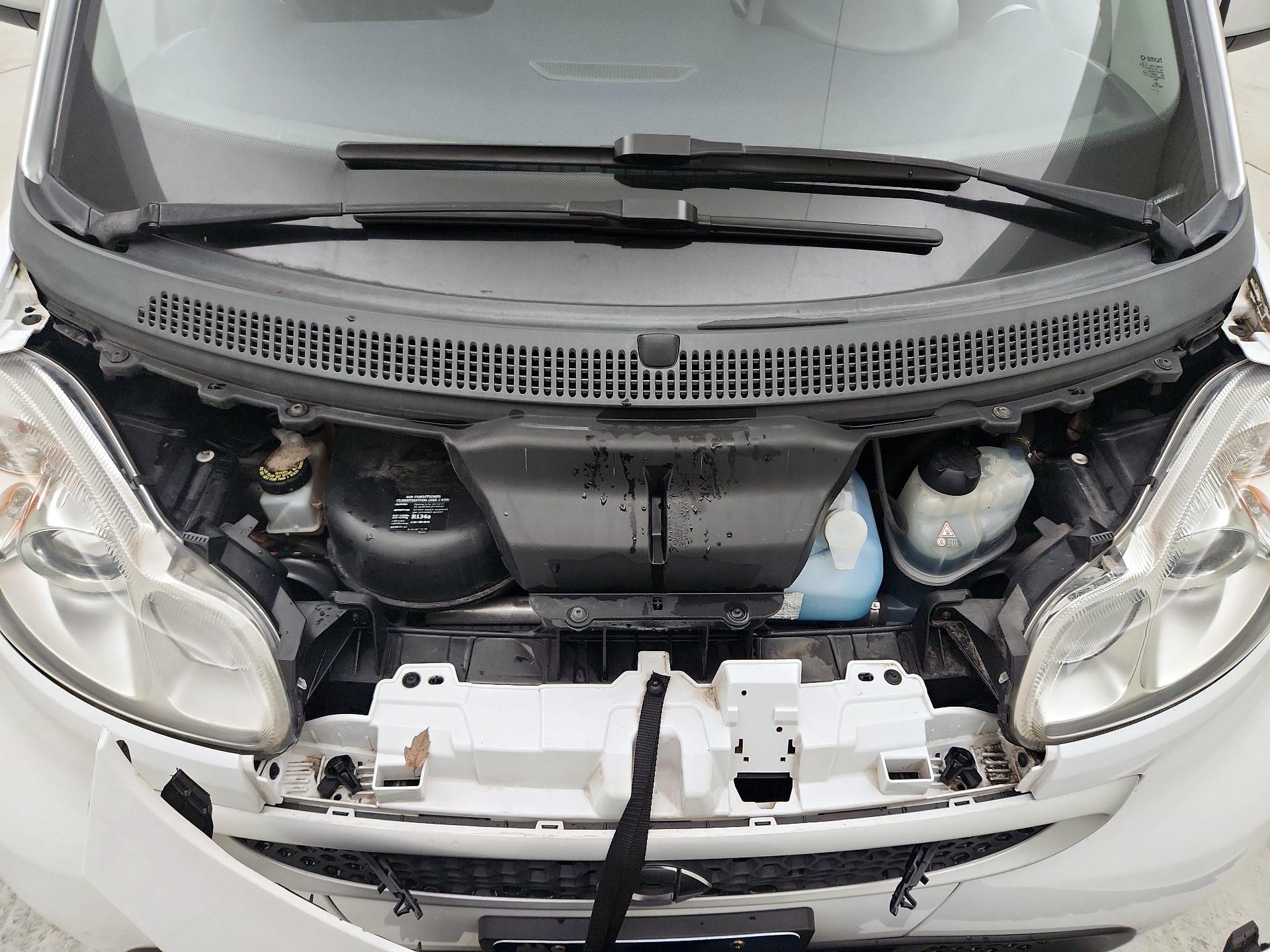 Thumbnail: 2015 smart fortwo - 17